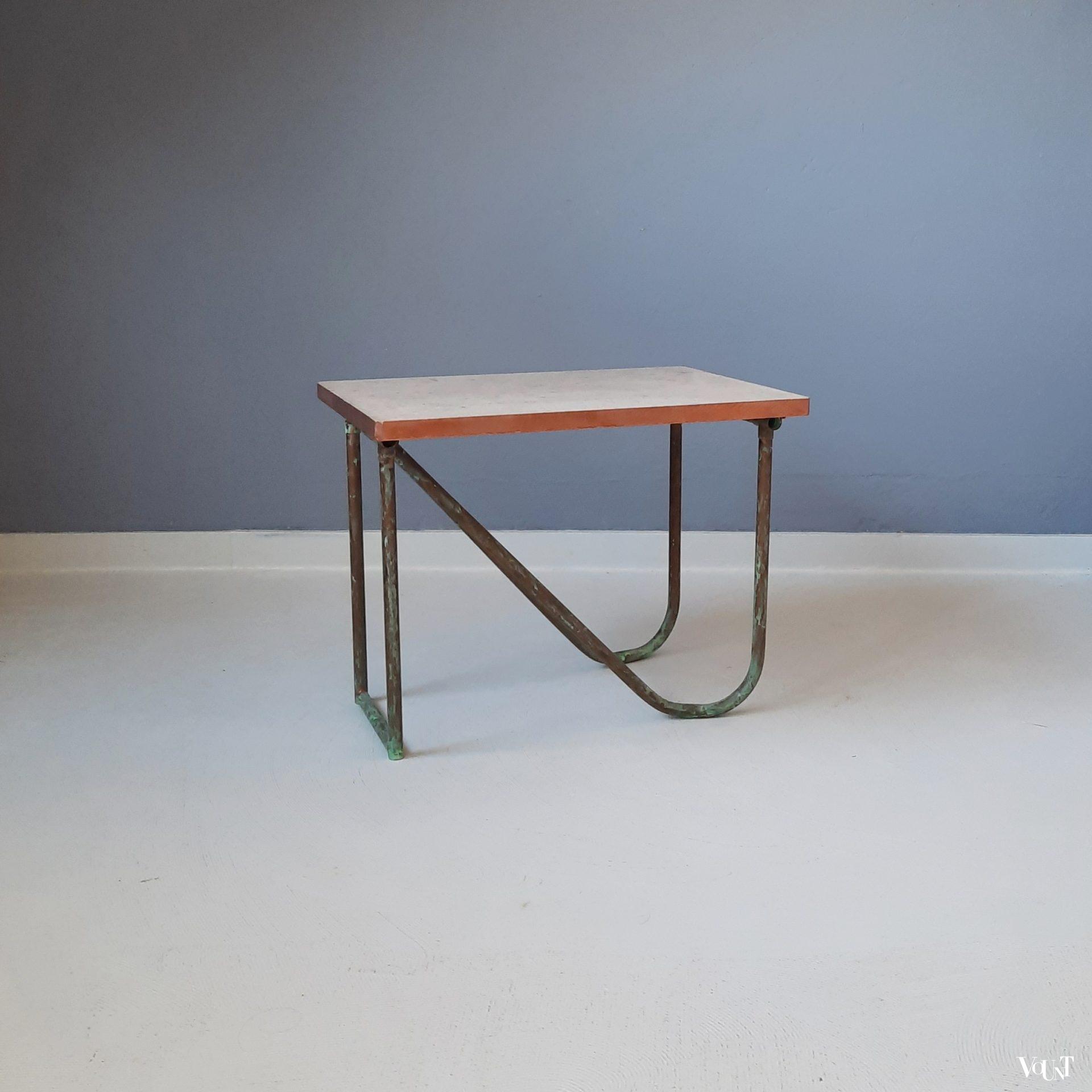 Buisframe bijzettafeltje met natuurstenen blad, jaren '80