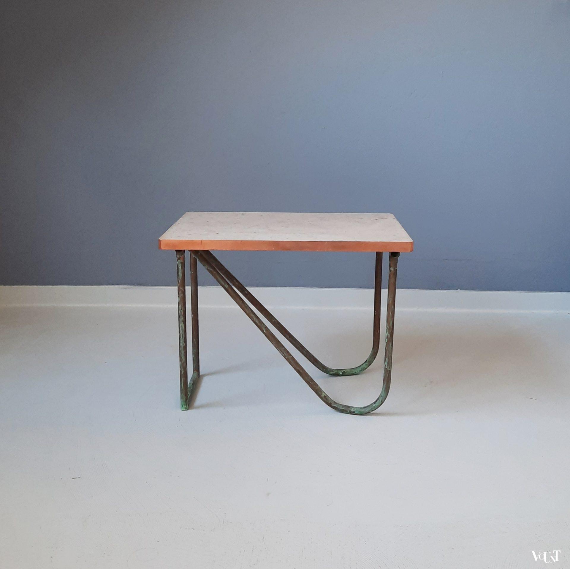 Buisframe bijzettafeltje met natuurstenen blad, jaren '80