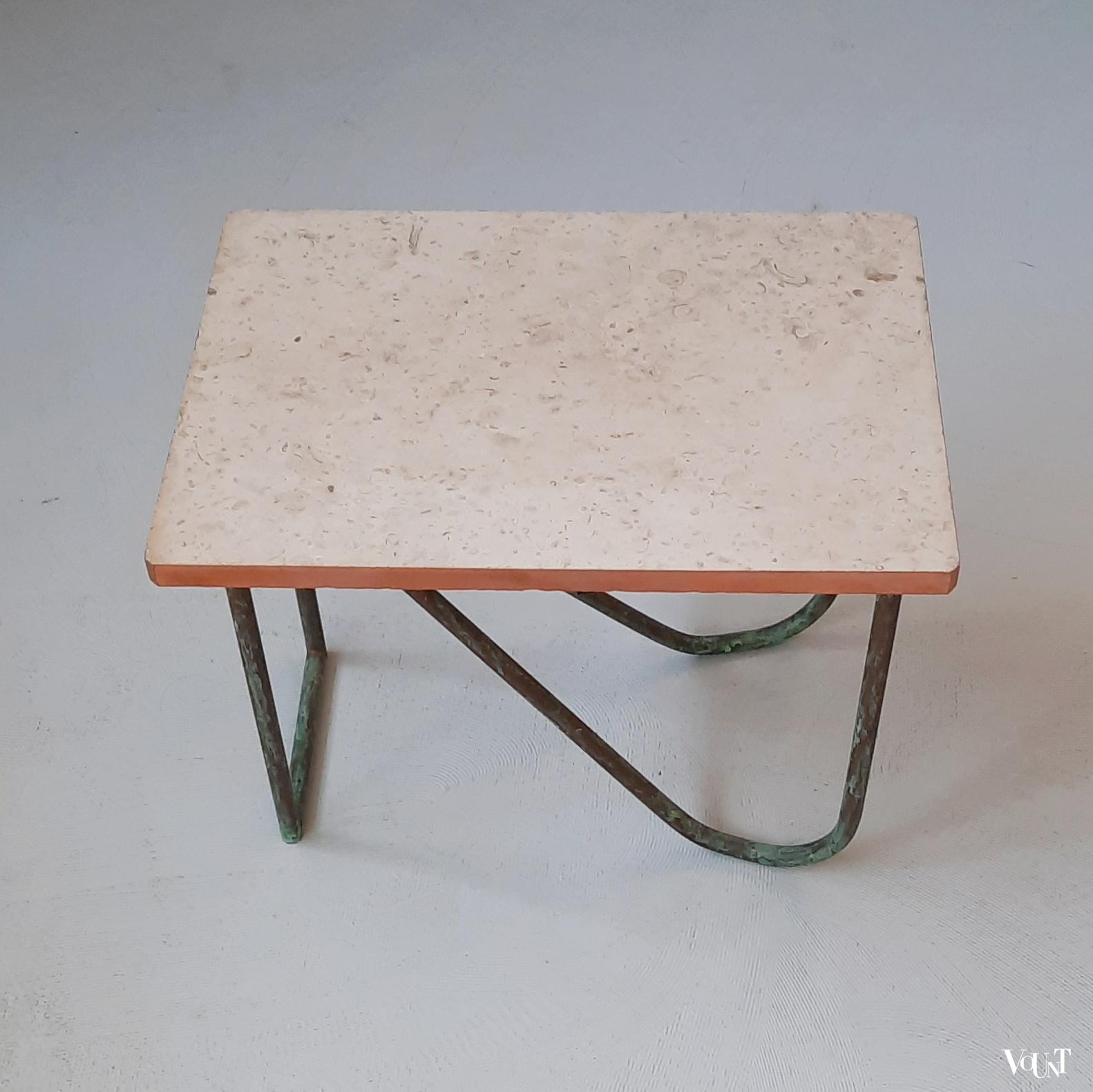 Buisframe bijzettafeltje met natuurstenen blad, jaren '80