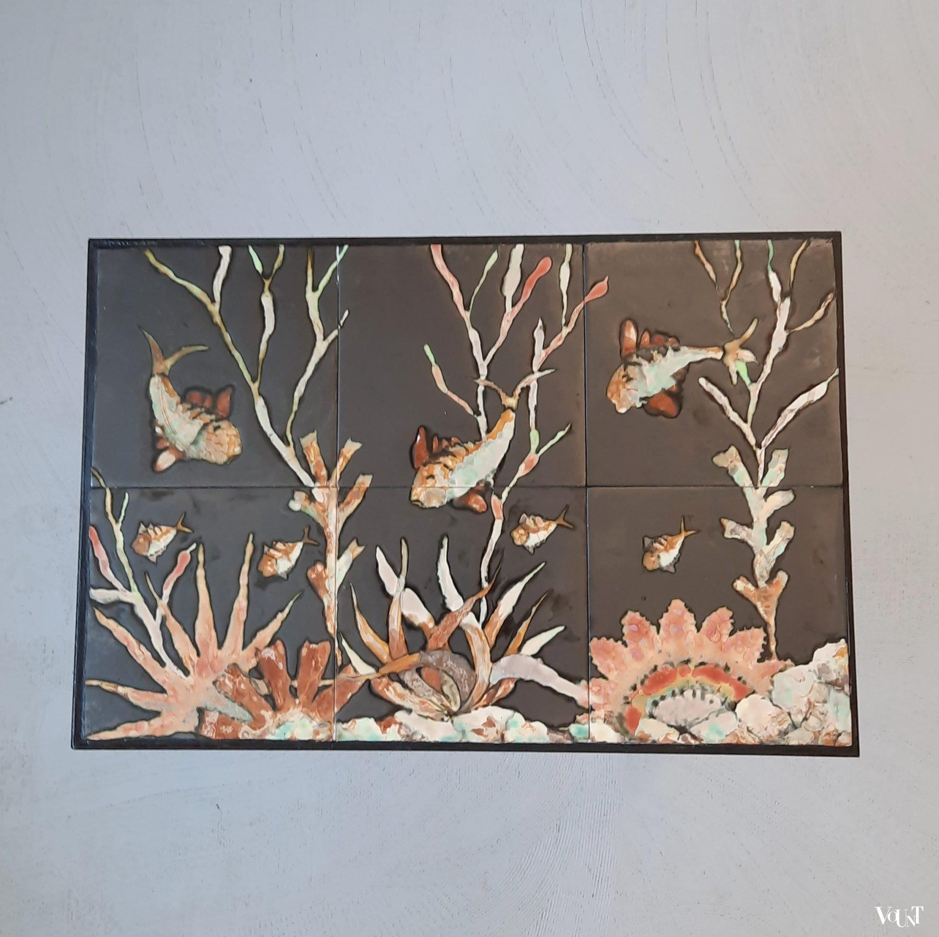 Frans bijzettafeltje met tegeltableau vissen, jaren '50/'60