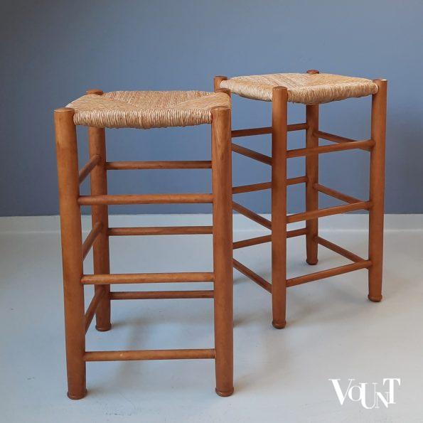Set van 2 hoge krukken met biezen zitting, jaren '70
