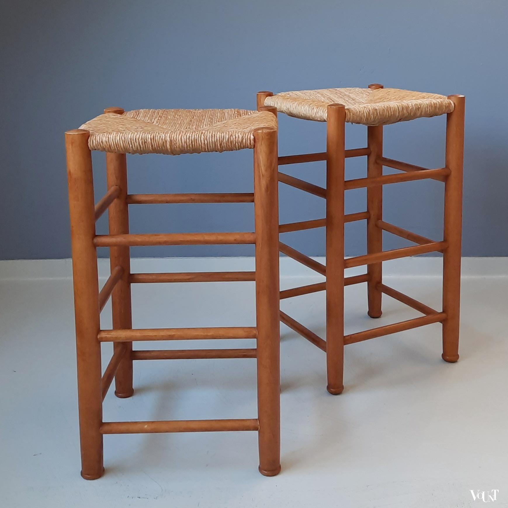 Set van 2 hoge krukken met biezen zitting, jaren '70