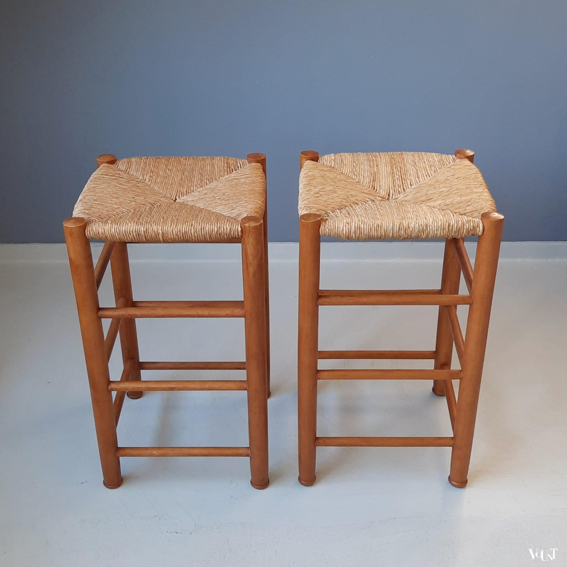 Set van 2 hoge krukken met biezen zitting, jaren '70