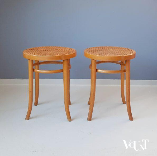 Set van 2 beukenhouten bentwood krukken met rotan zitting, Ligna, jaren '70