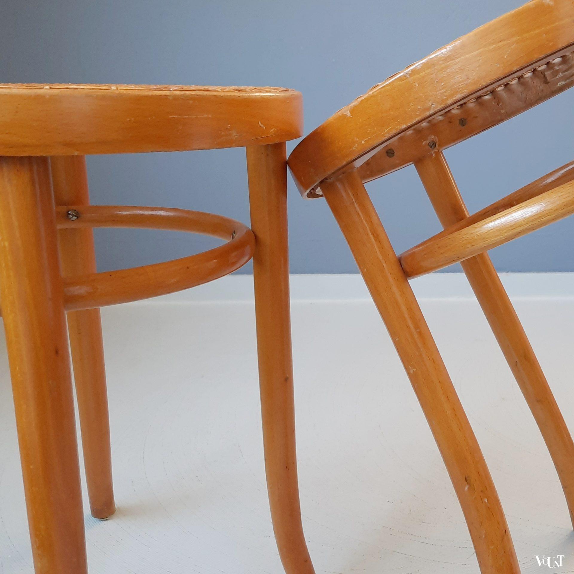 Set van 2 beukenhouten bentwood krukken met rotan zitting, Ligna, jaren '70