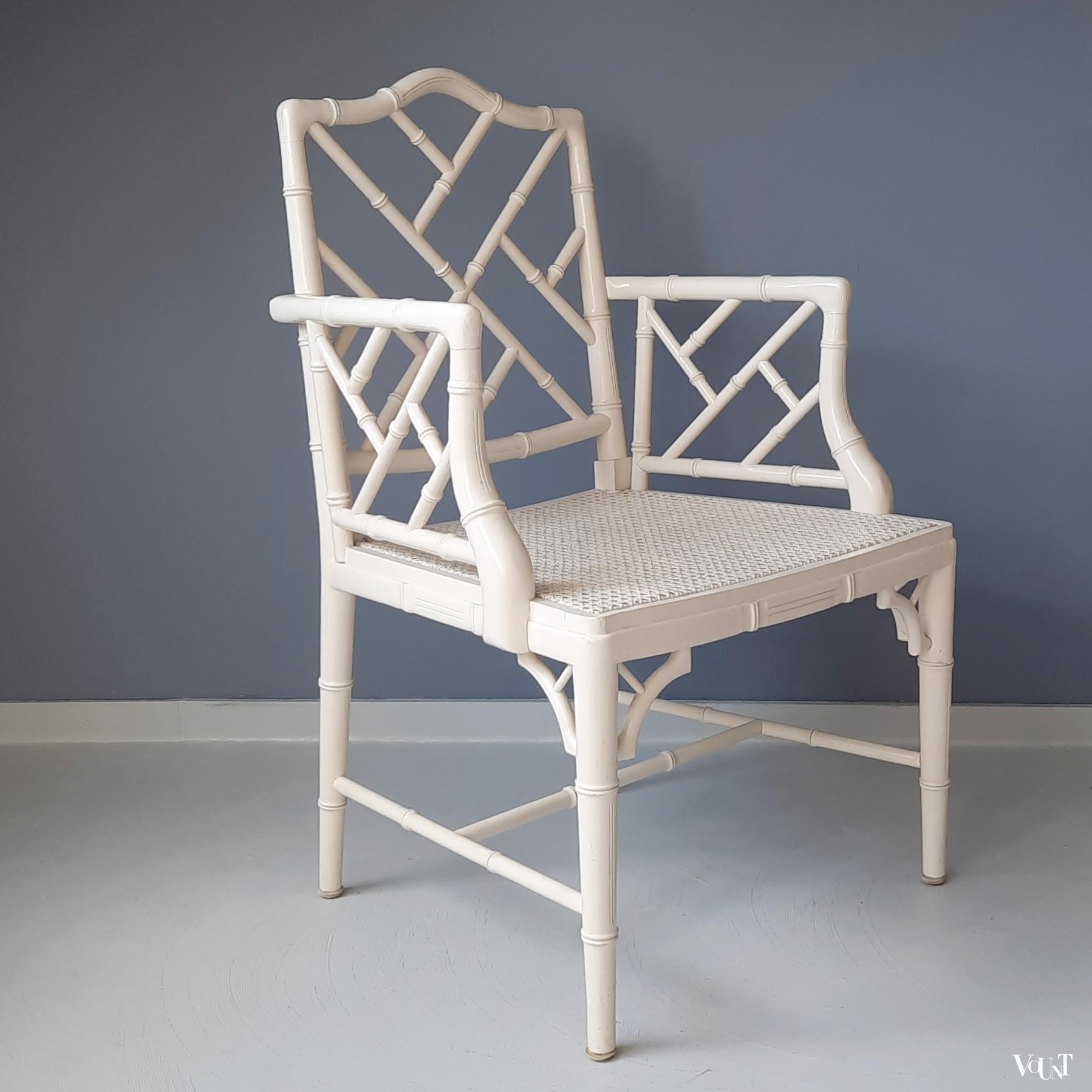Witte faux bamboo Chippendale stoel met armleuningen, jaren '80