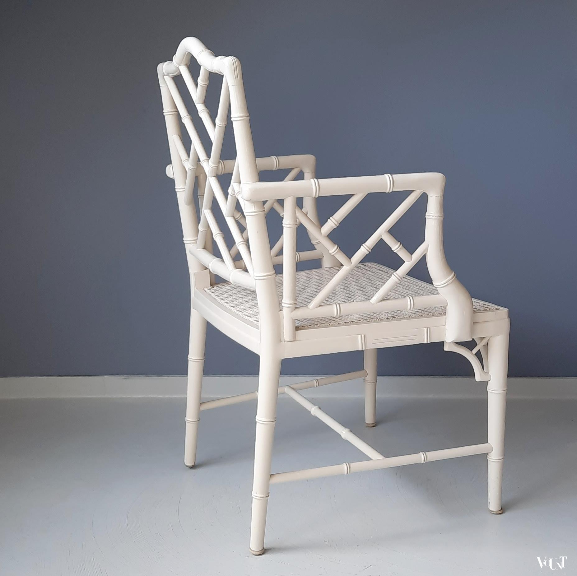 Witte faux bamboo Chippendale stoel met armleuningen, jaren '80