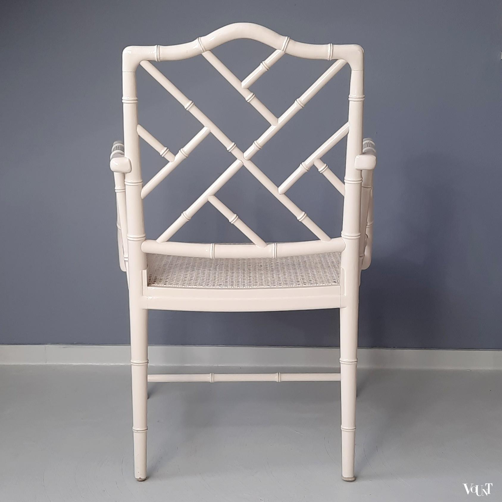 Witte faux bamboo Chippendale stoel met armleuningen, jaren '80