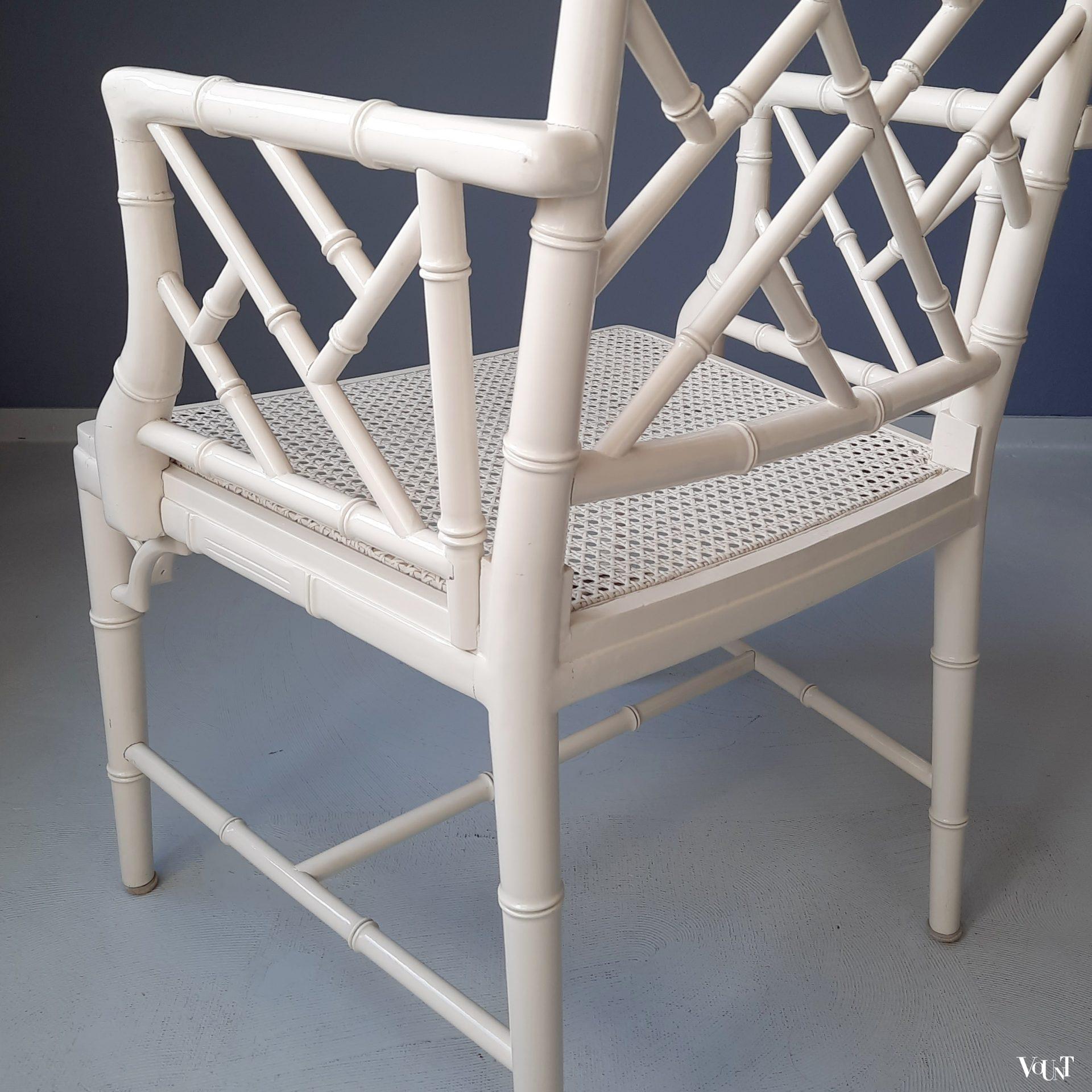 Witte faux bamboo Chippendale stoel met armleuningen, jaren '80