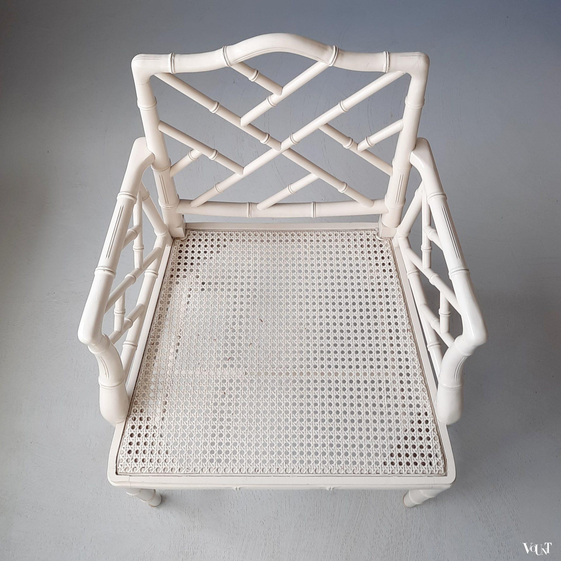 Witte faux bamboo Chippendale stoel met armleuningen, jaren '80