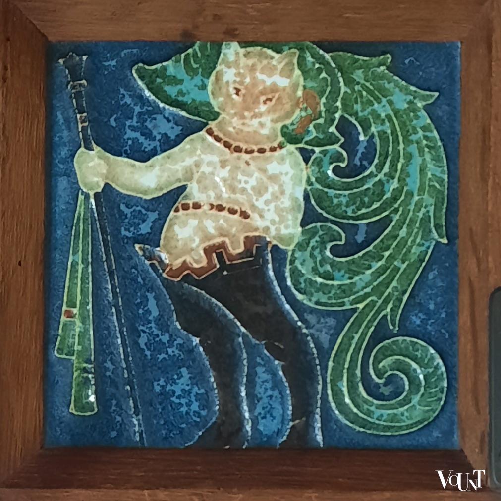 Art nouveau houten wandkapstok met cloisonné tegels Bodart, ca. jaren '20