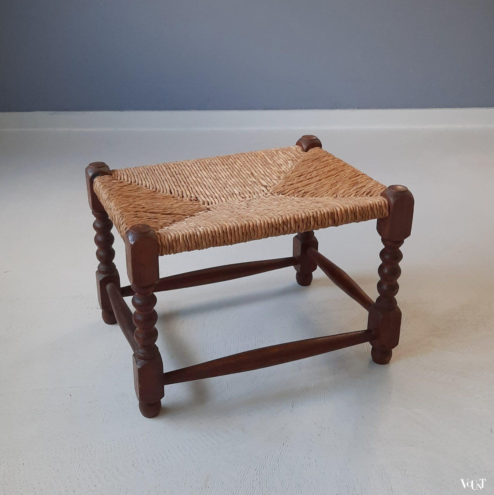 Kruk / voetenbankje met biezen mat, 1e kwart 20e eeuw