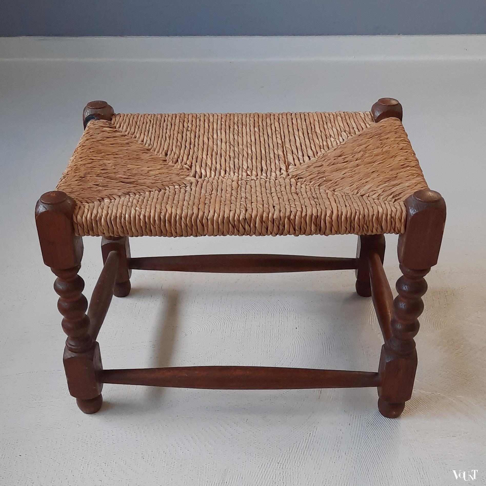 Kruk / voetenbankje met biezen mat, 1e kwart 20e eeuw