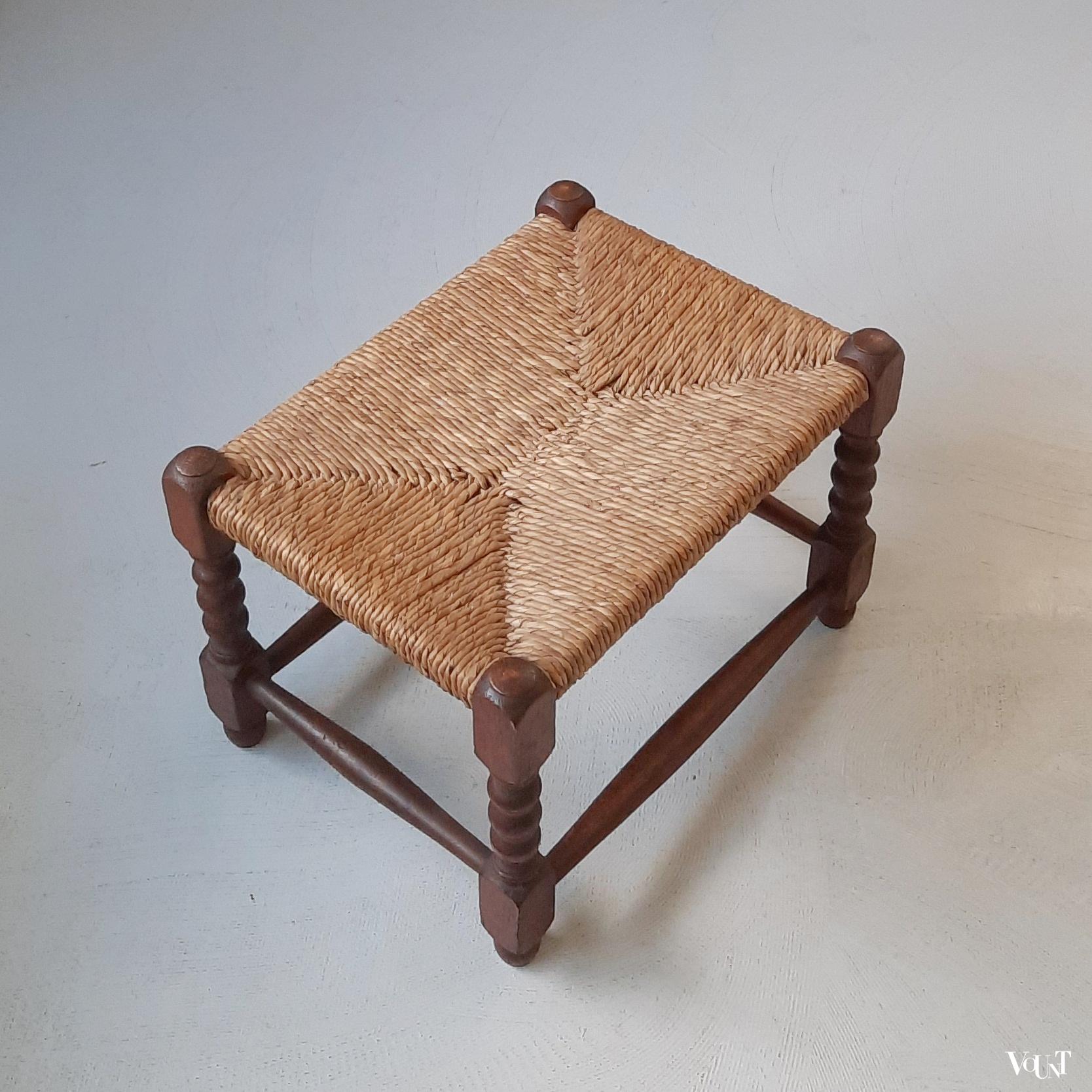 Kruk / voetenbankje met biezen mat, 1e kwart 20e eeuw