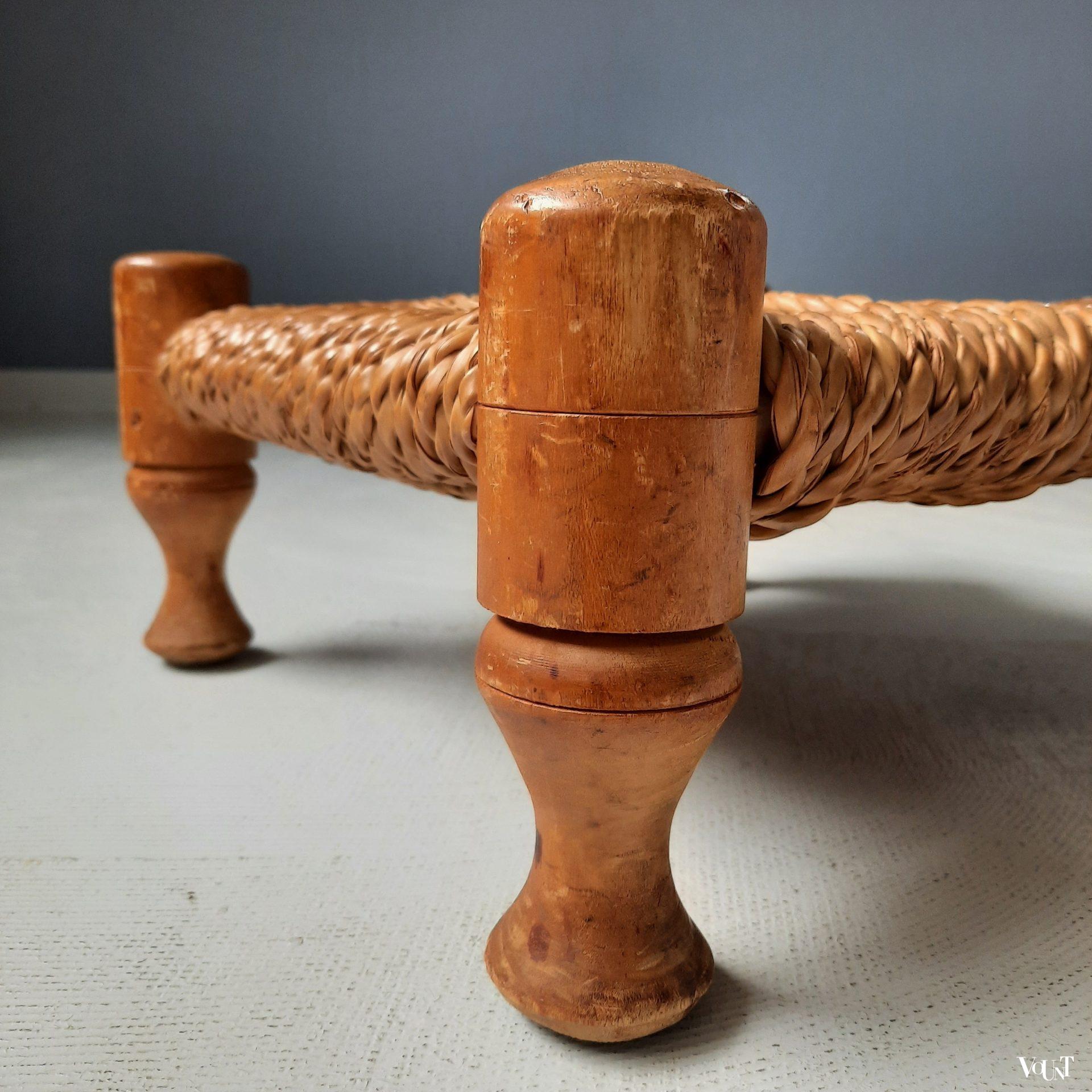 Voetenbankje hout en touw, jaren '60/'70