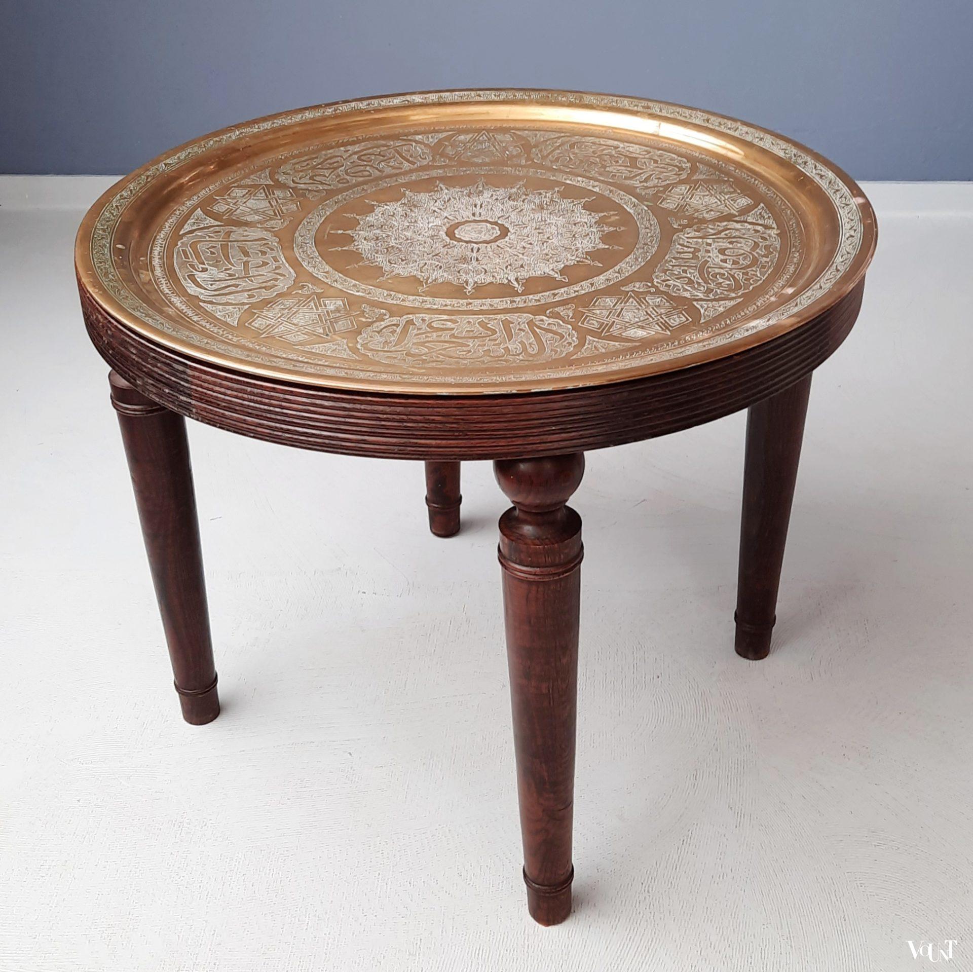 Tunesische tafel met handgegraveerd messing blad, ca. jaren '70