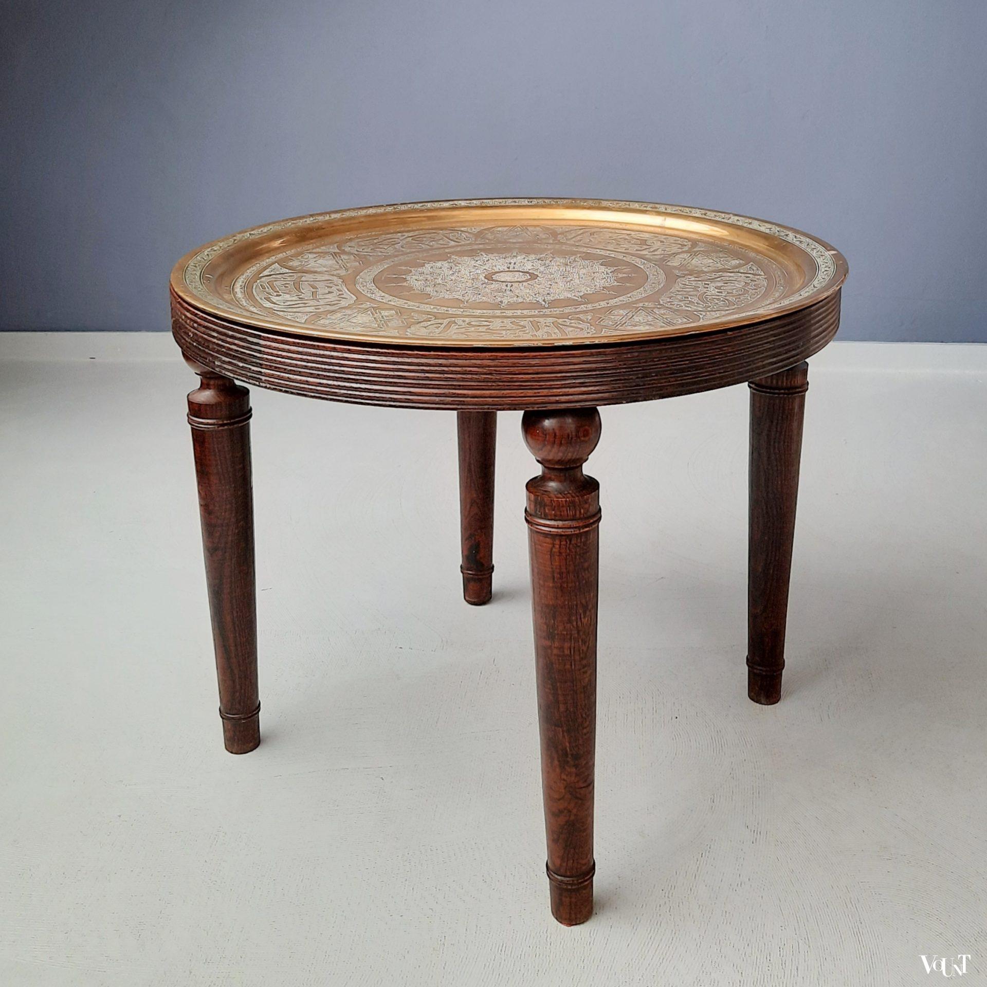 Tunesische tafel met handgegraveerd messing blad, ca. jaren '70