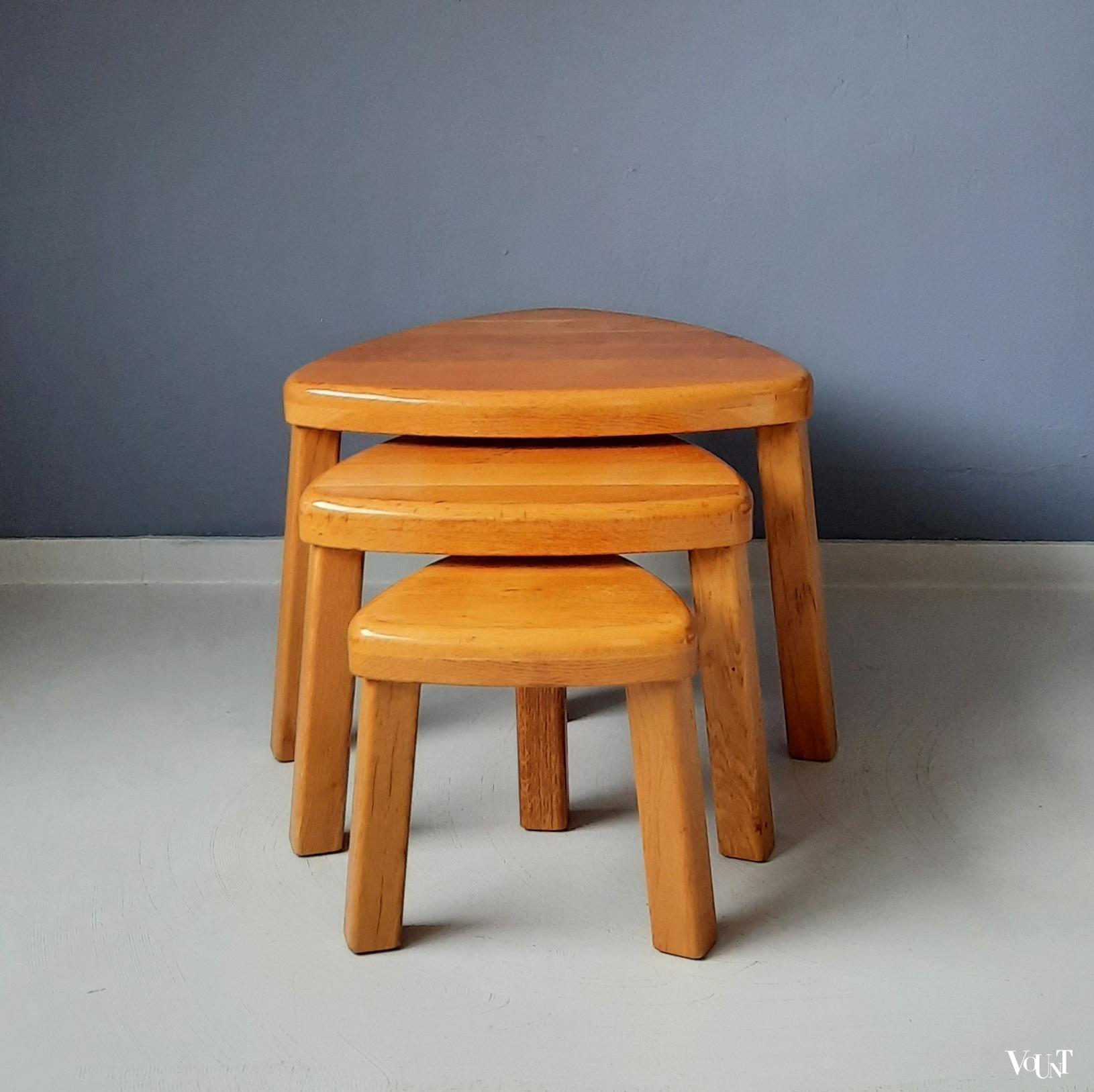 Brutalist set van 3 blonde eikenhouten bijzettafeltjes, jaren '70