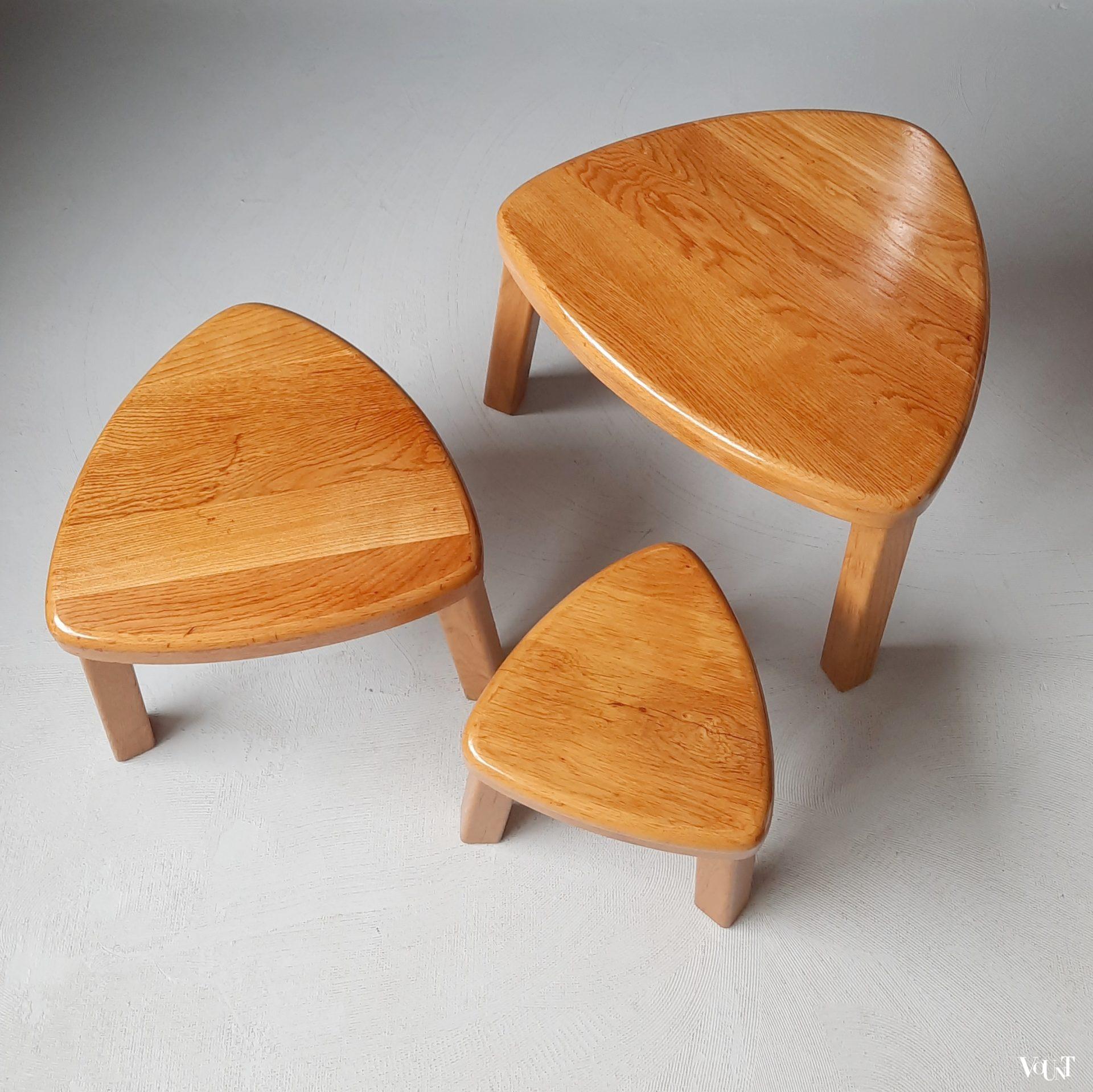 Brutalist set van 3 blonde eikenhouten bijzettafeltjes, jaren '70