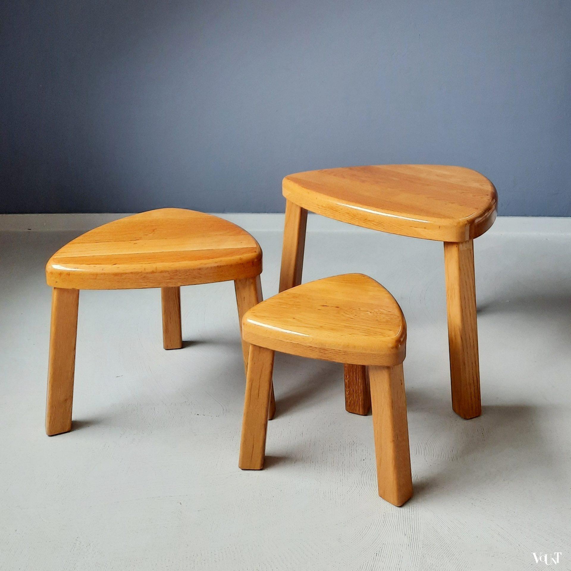Brutalist set van 3 blonde eikenhouten bijzettafeltjes, jaren '70