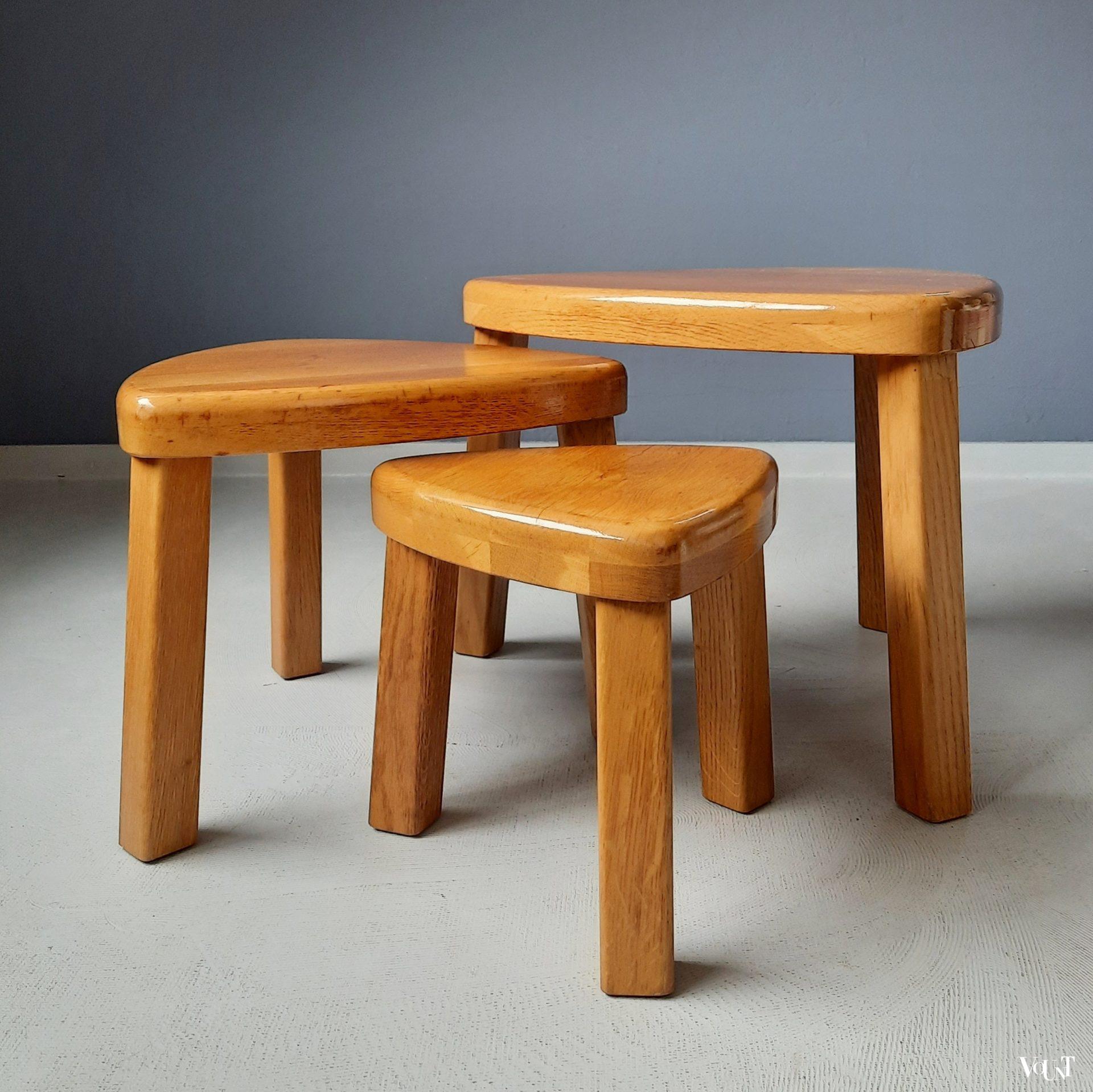 Brutalist set van 3 blonde eikenhouten bijzettafeltjes, jaren '70