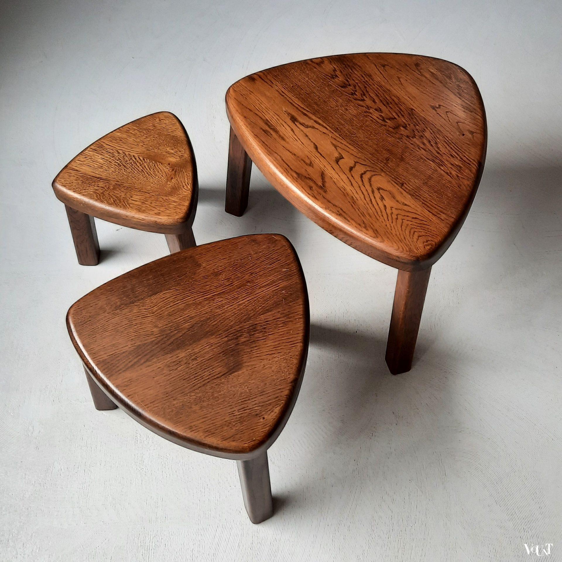 Brutalist set van 3 eikenhouten bijzettafeltjes, jaren '70