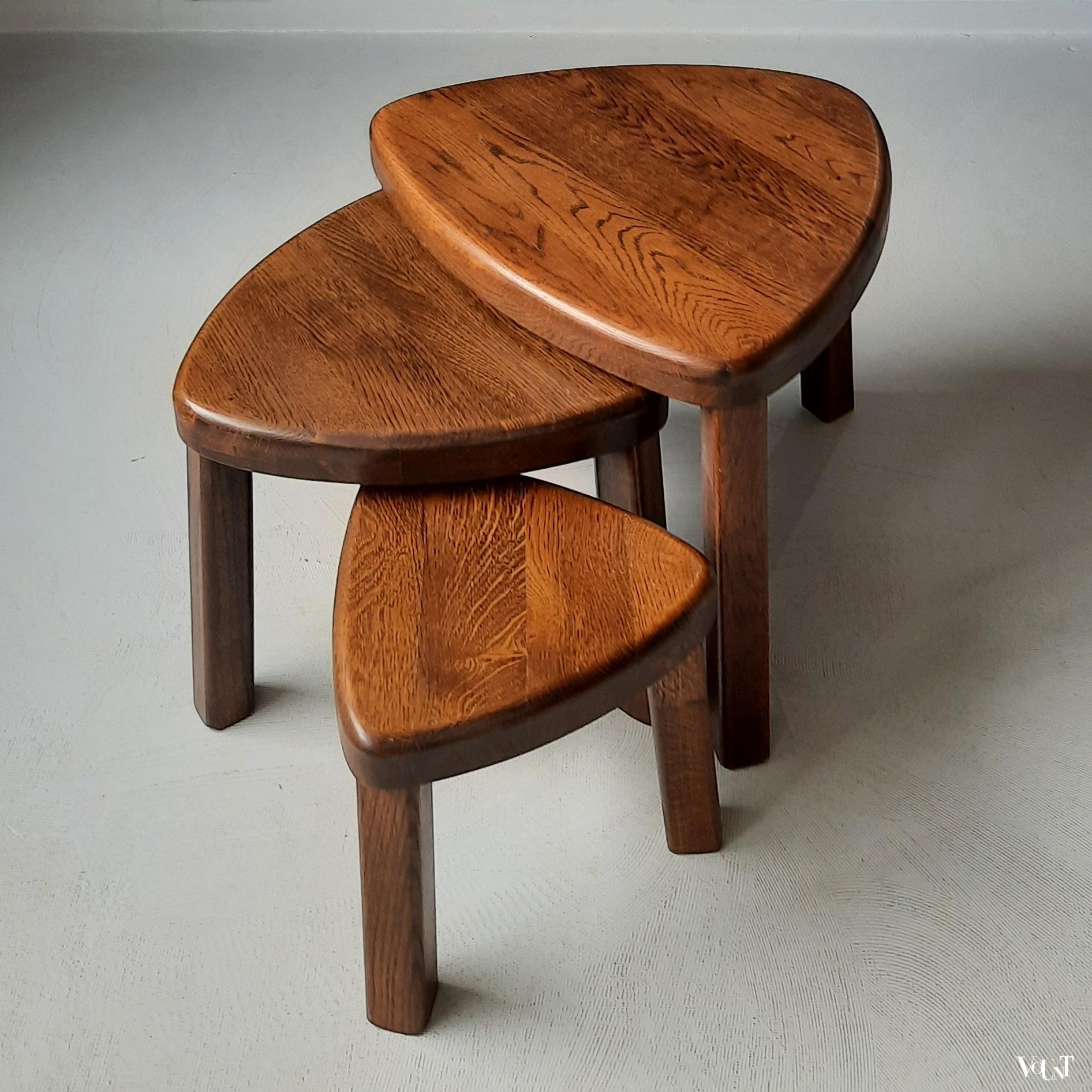 Brutalist set van 3 eikenhouten bijzettafeltjes, jaren '70