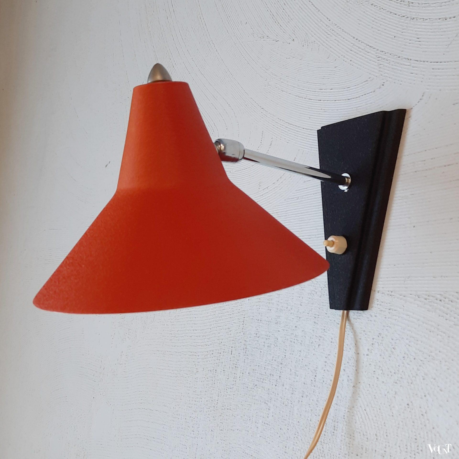 Oranje metalen wandlampje, Jan Hoogervorst voor Anvia, jaren '50