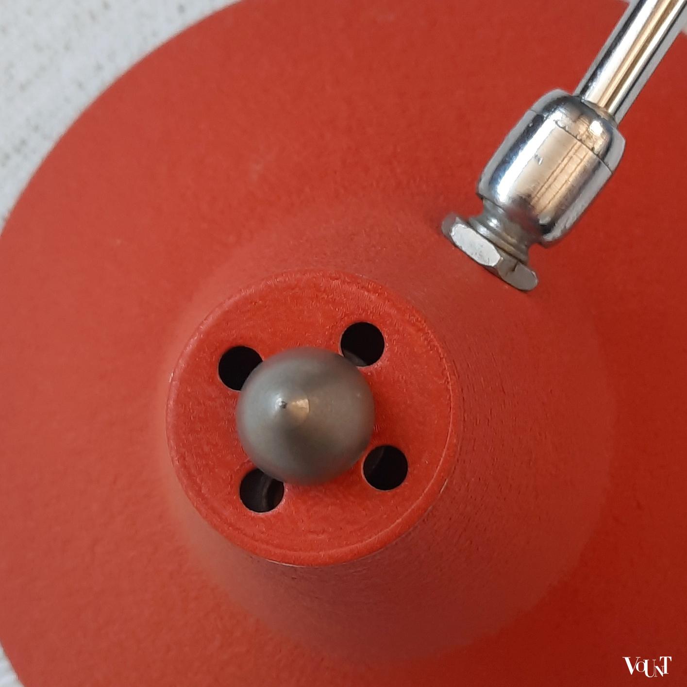 Oranje metalen wandlampje, Jan Hoogervorst voor Anvia, jaren '50