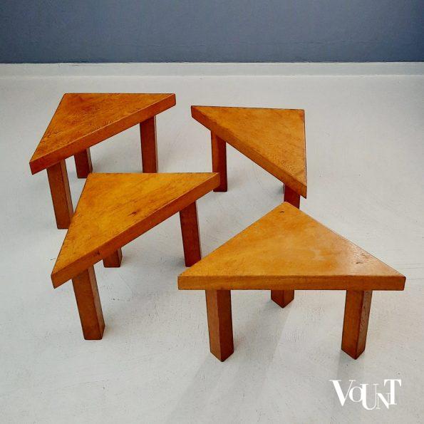 Set van 4 driehoekige brutalist bijzettafeltjes, jaren '70