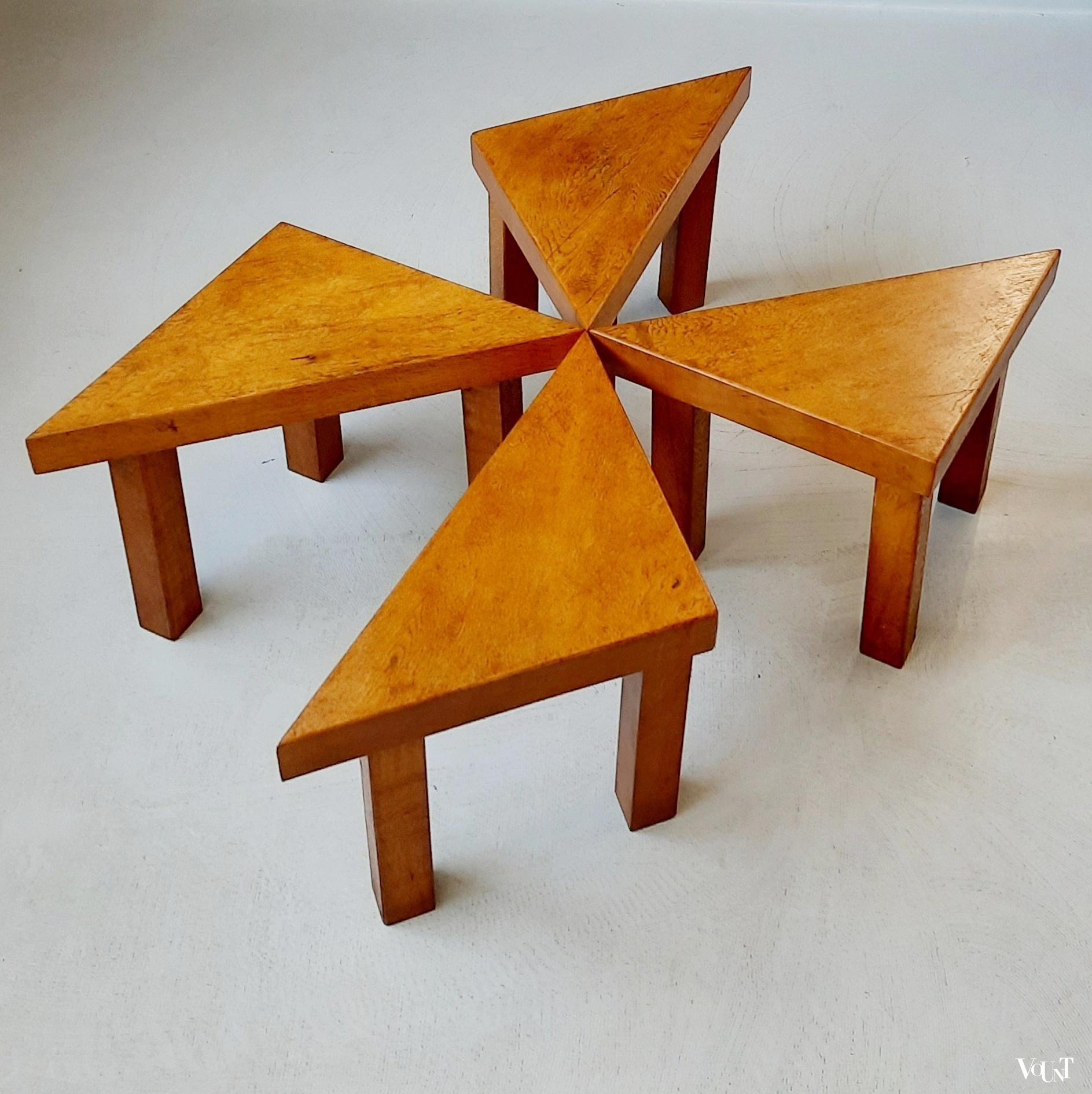 Set van 4 driehoekige brutalist bijzettafeltjes, jaren '70