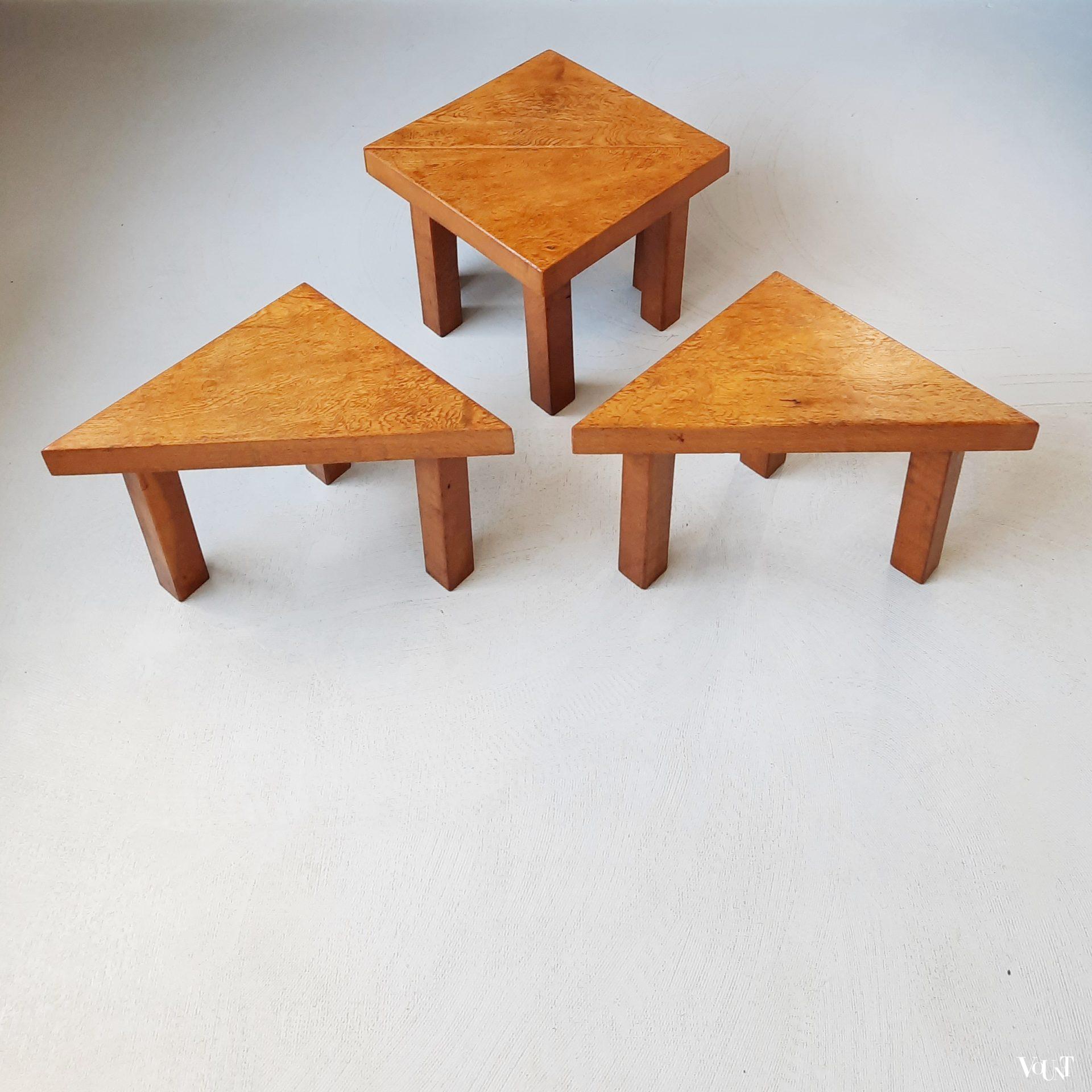 Set van 4 driehoekige brutalist bijzettafeltjes, jaren '70