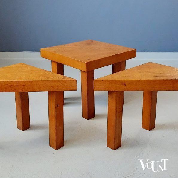 Set van 4 driehoekige brutalist bijzettafeltjes, jaren '70