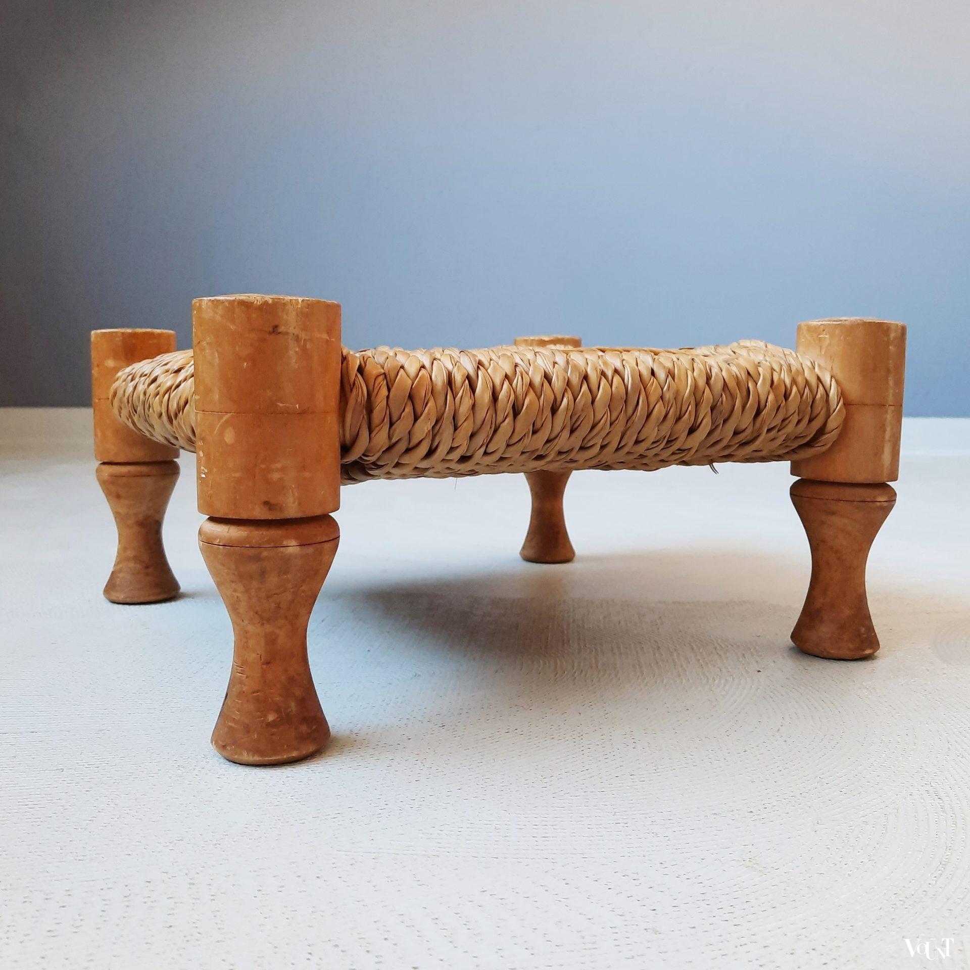 Voetenbankje hout en touw, jaren '60/'70