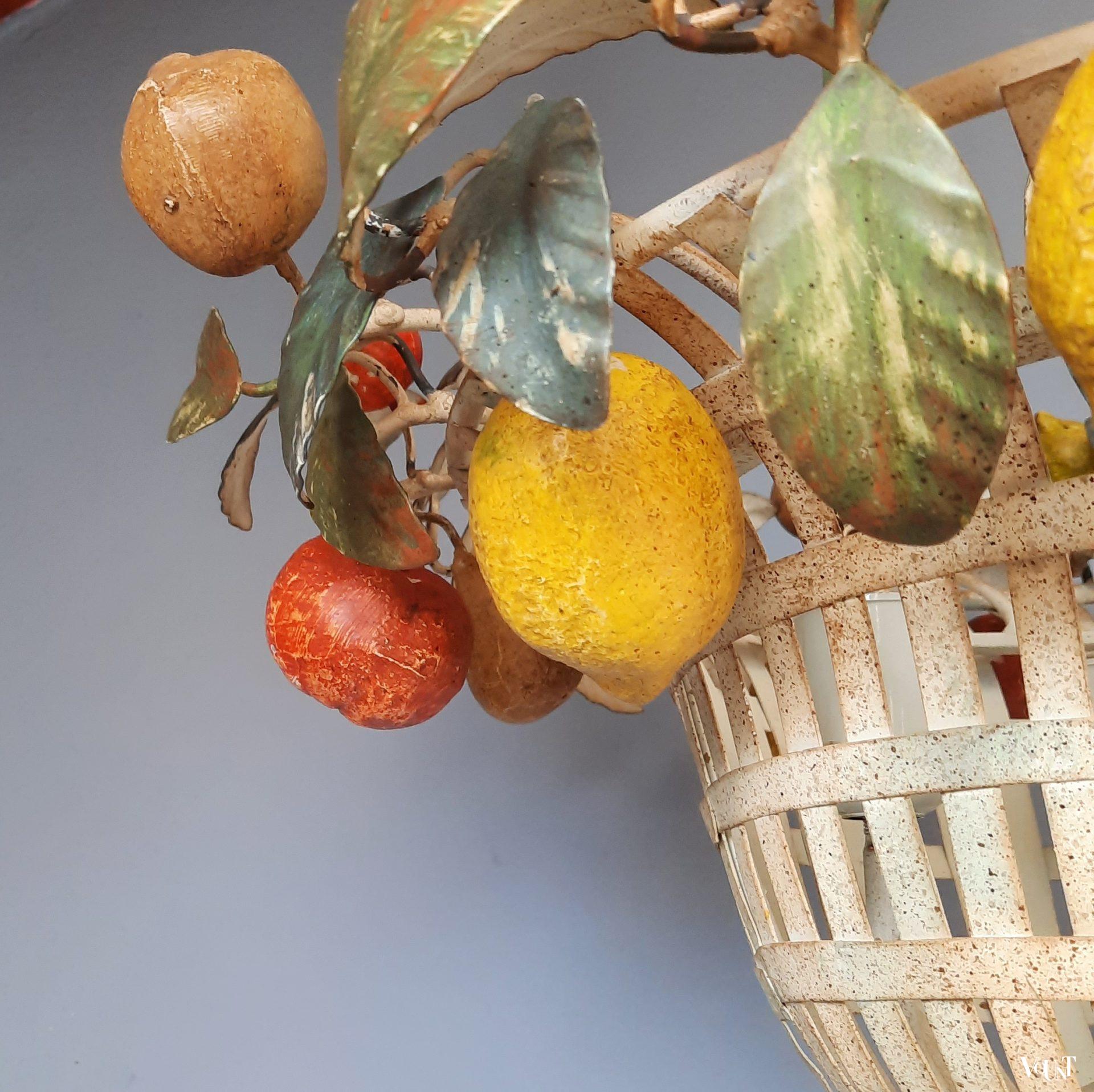 Italiaanse metalen hanglamp met fruit, jaren '60