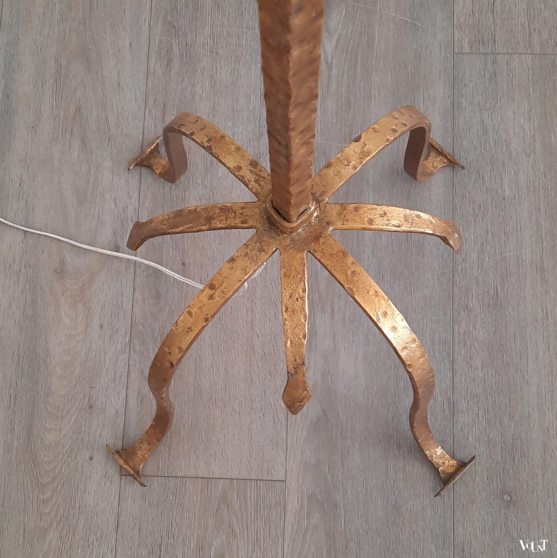 Vergulde smeedijzeren vloerlamp met zwenkarm, jaren ‘50/’60