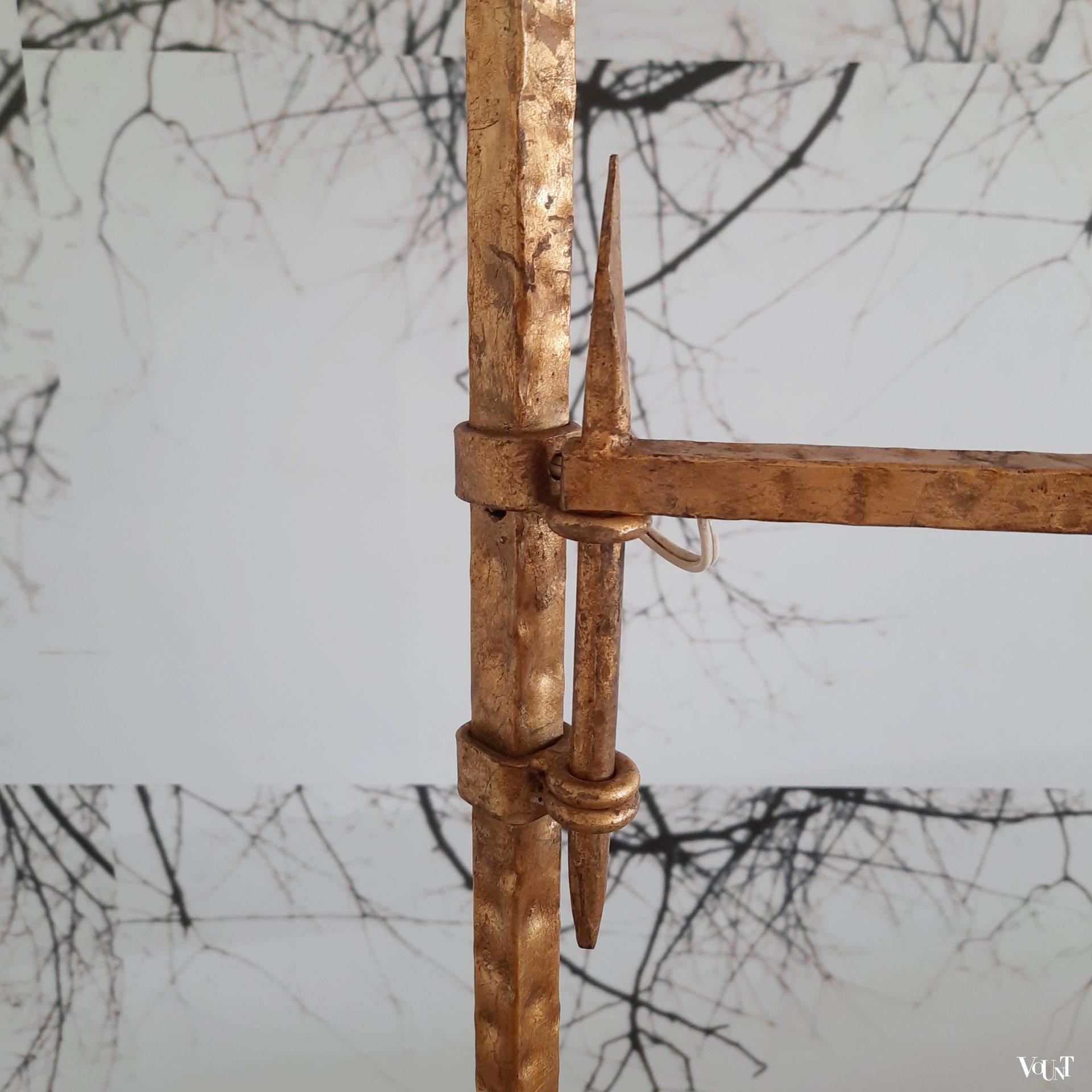 Vergulde smeedijzeren vloerlamp met zwenkarm, jaren ‘50/’60