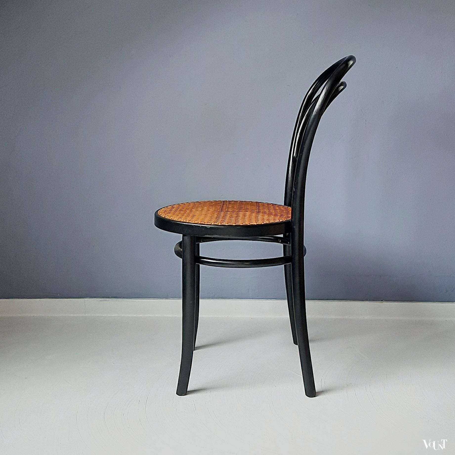 Zwarte bentwood stoel nr. 14, ZPM Radomsko, jaren '70