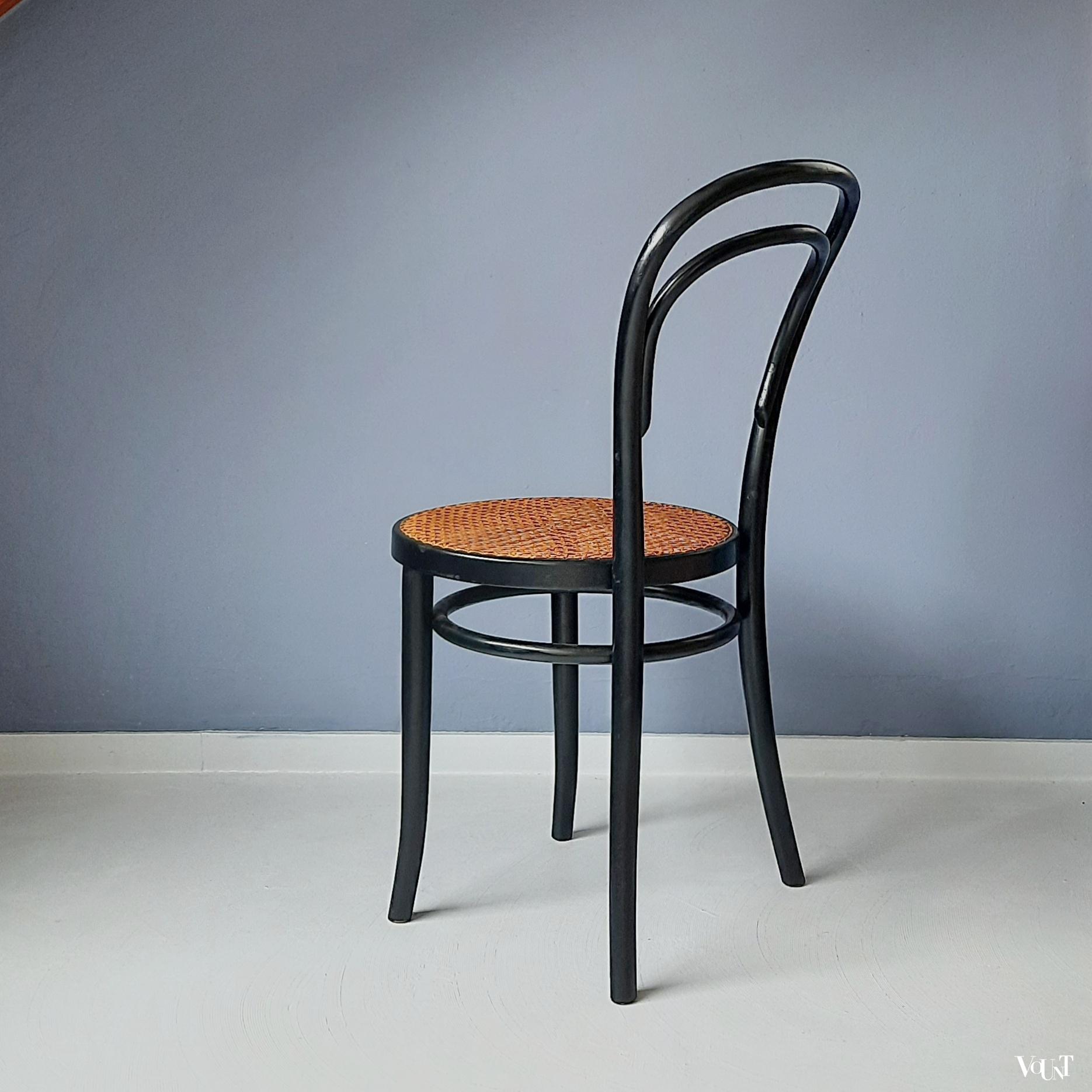 Zwarte bentwood stoel nr. 14, ZPM Radomsko, jaren '70