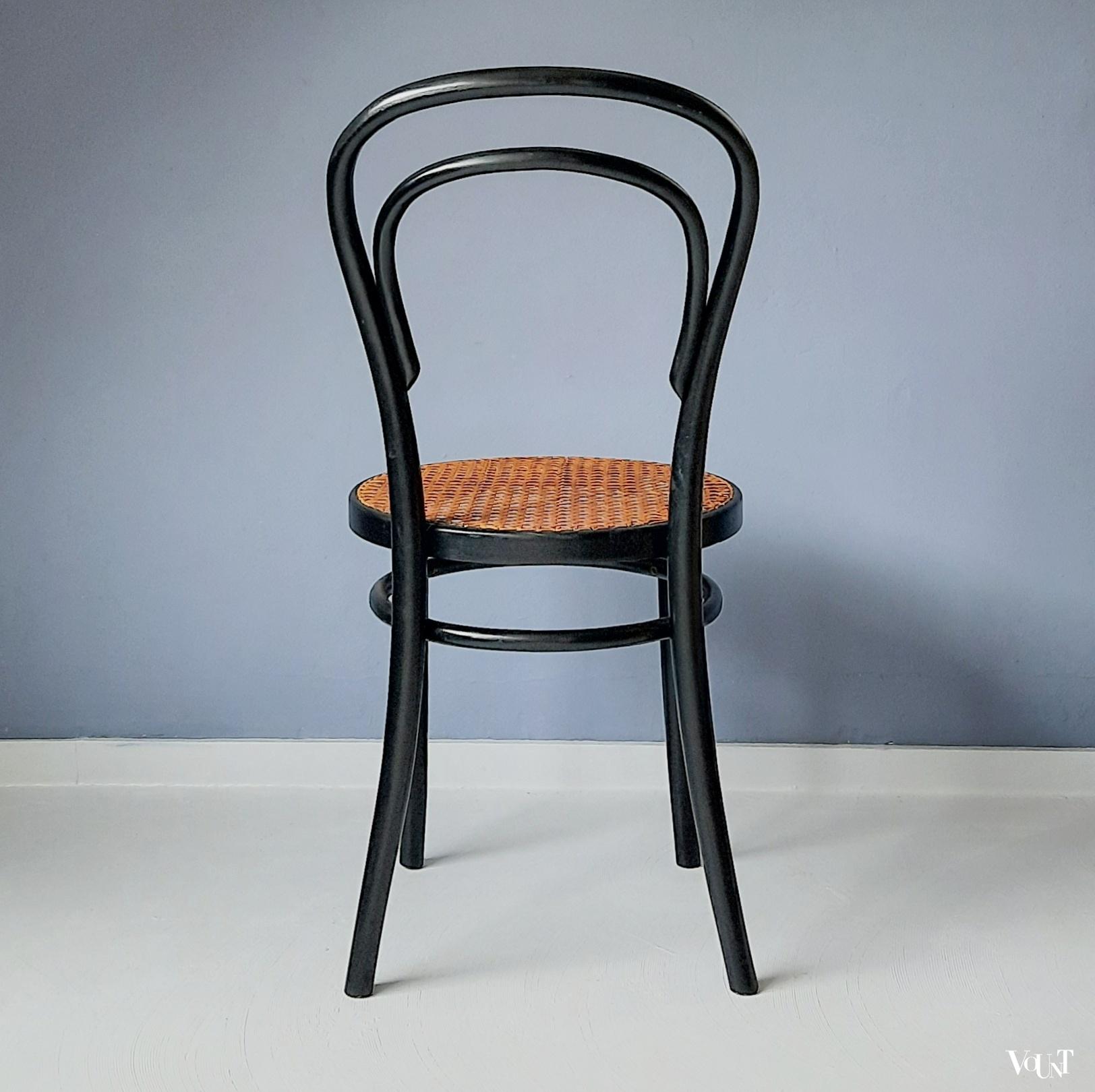 Zwarte bentwood stoel nr. 14, ZPM Radomsko, jaren '70