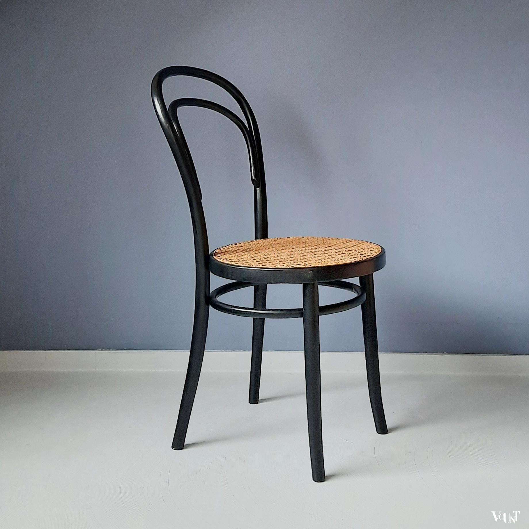 Zwarte bentwood stoel nr. 14, ZPM Radomsko, jaren '70