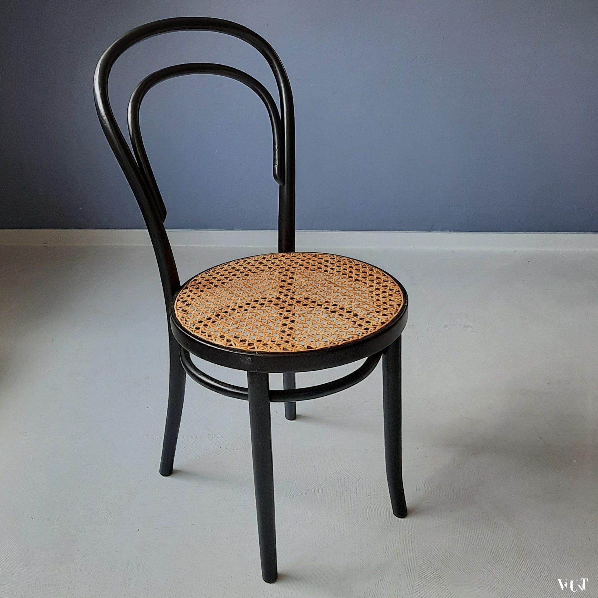 Zwarte bentwood stoel nr. 14, ZPM Radomsko, jaren '70