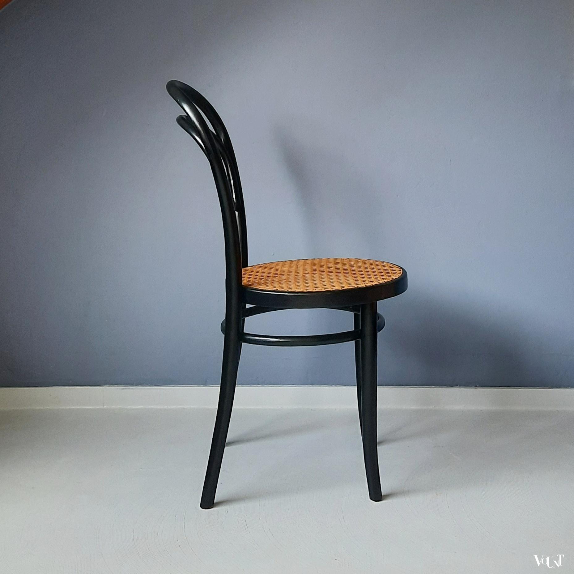 Zwarte bentwood stoel nr. 14, ZPM Radomsko, jaren '70