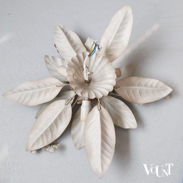 Franse metalen plafondlamp met bladeren en bloemen, jaren '60