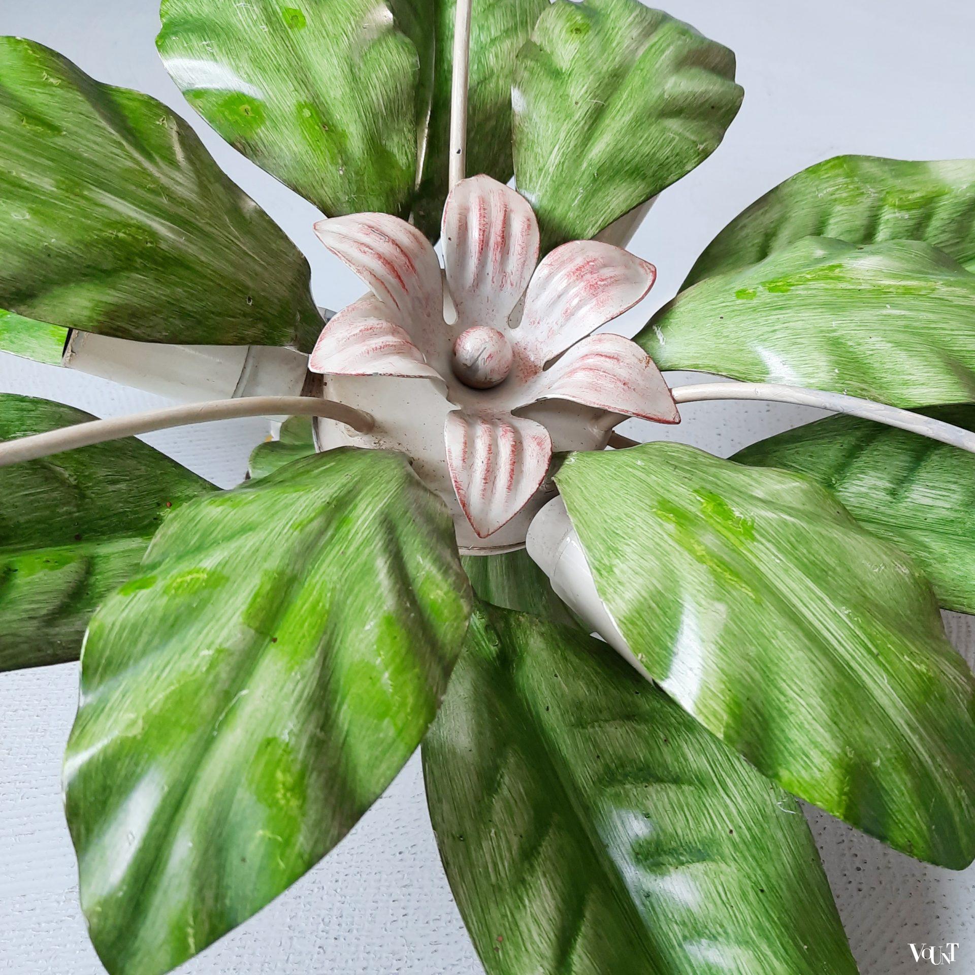 Franse metalen plafondlamp met bladeren en bloemen, jaren '60