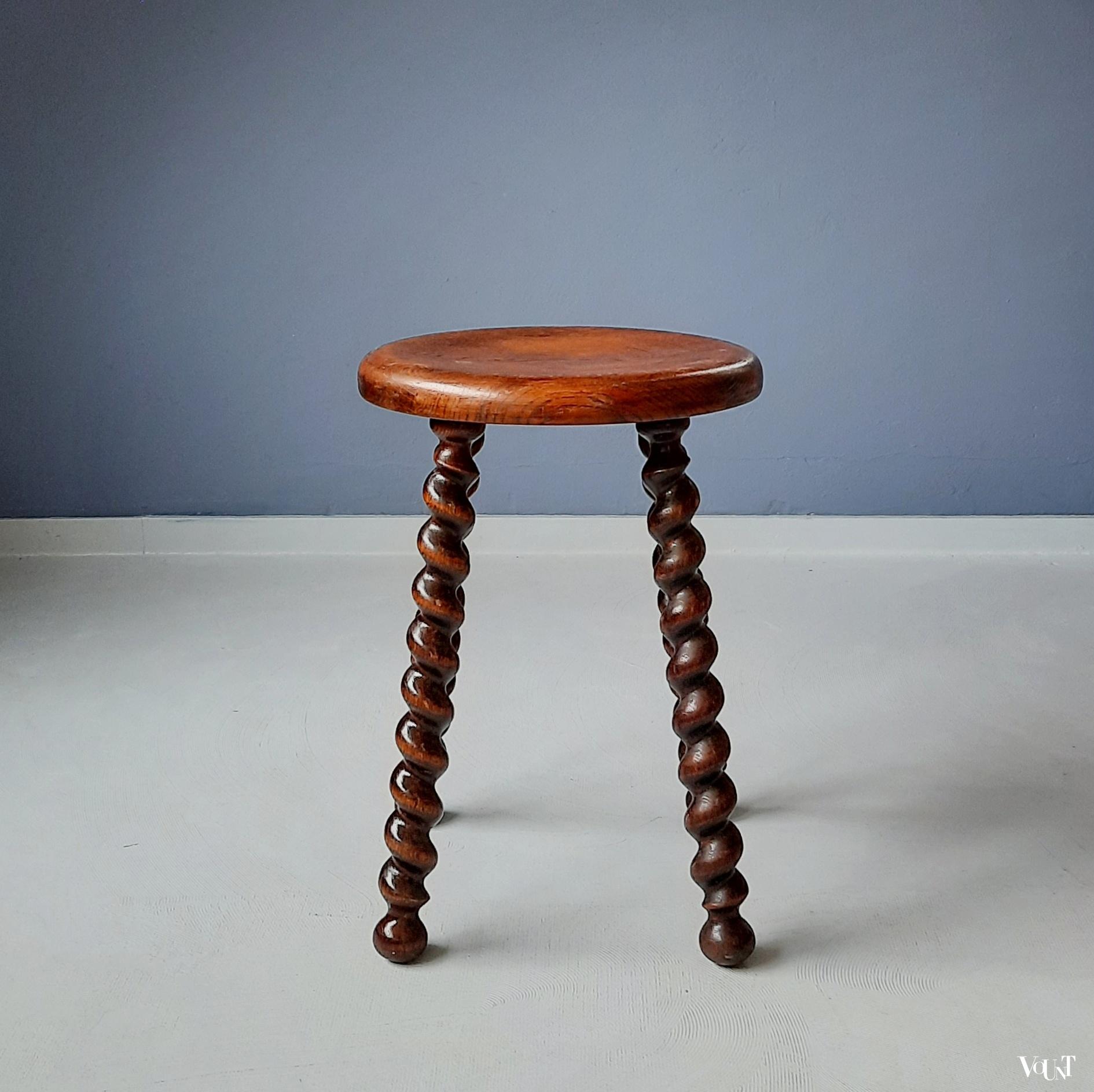 Franse eikenhouten kruk met gedraaide poten