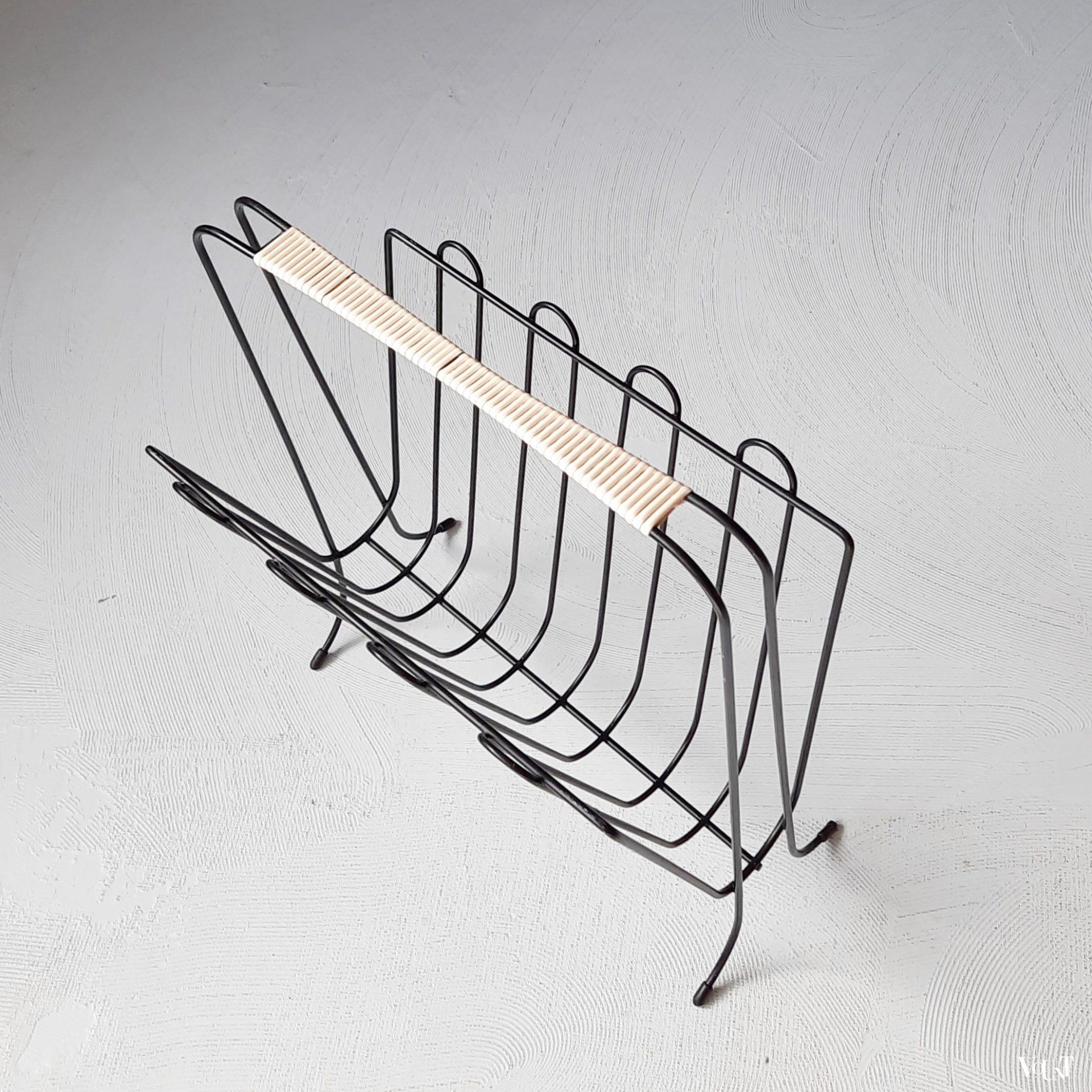 Zwart metalen lectuurrek, jaren '50