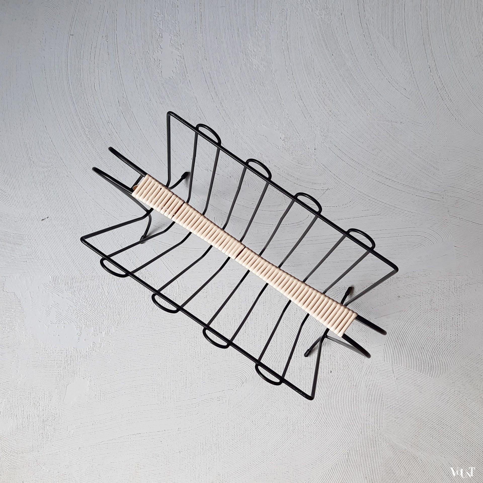 Zwart metalen lectuurrek, jaren '50