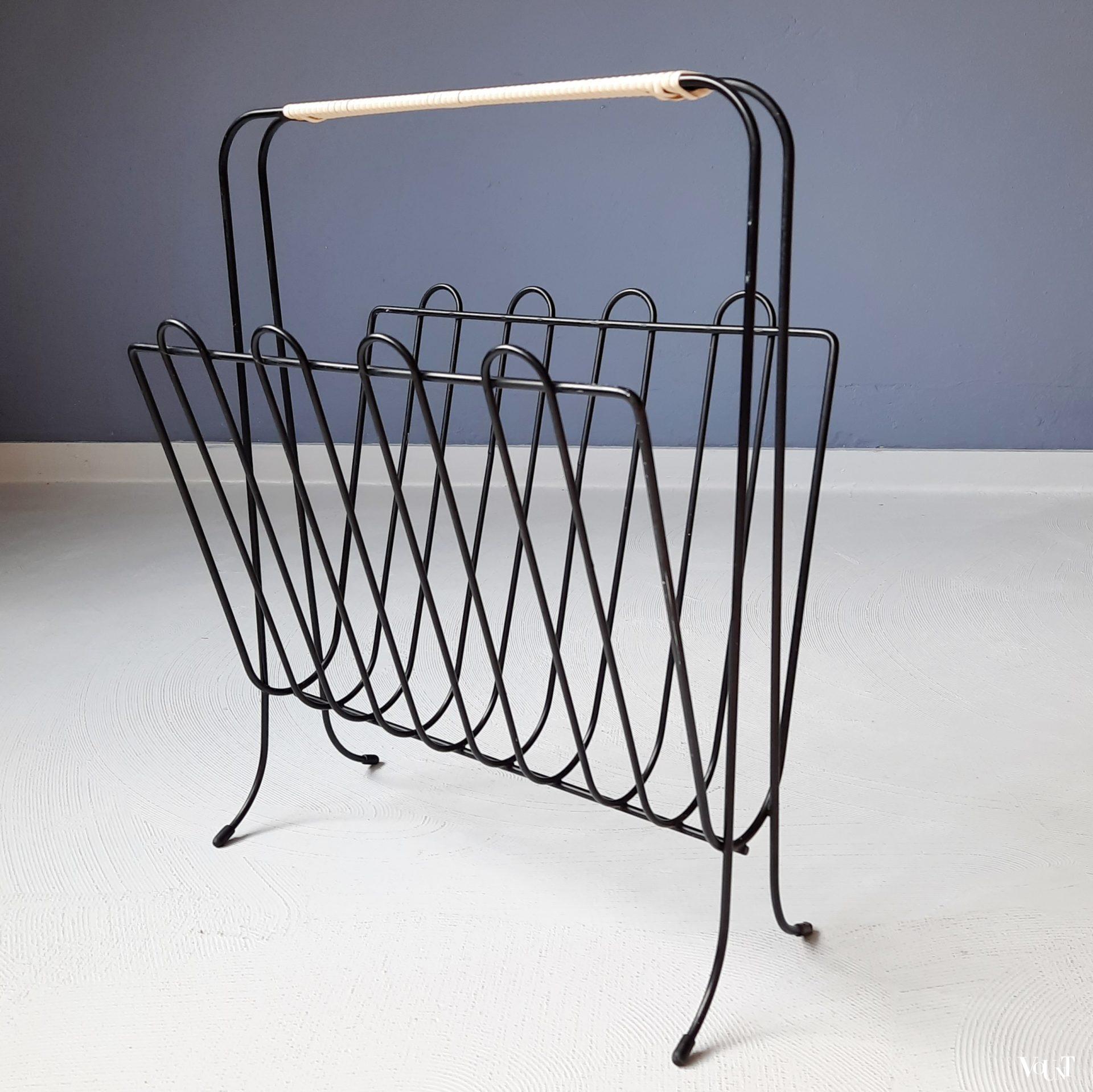 Zwart metalen lectuurrek, jaren '50