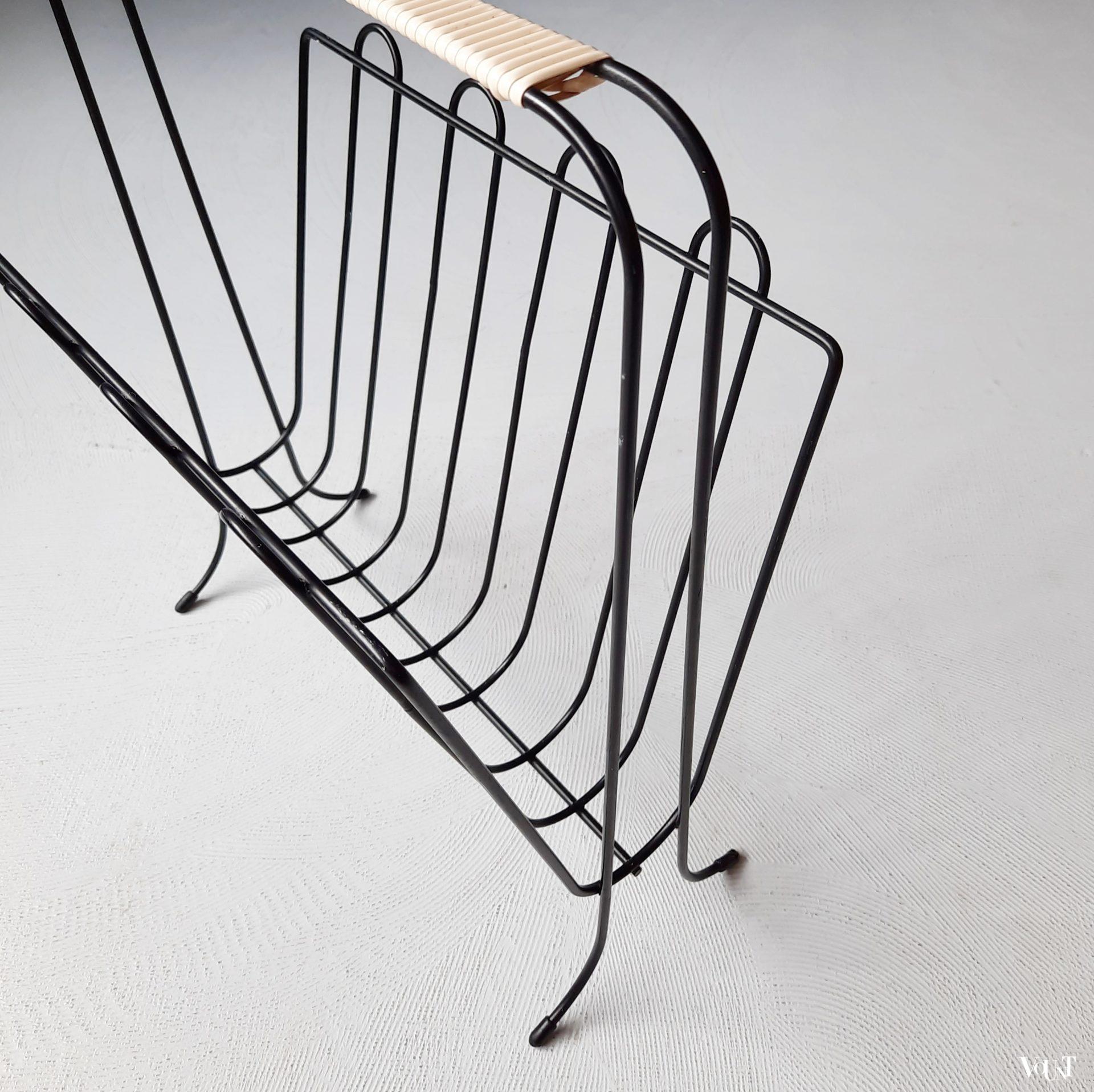 Zwart metalen lectuurrek, jaren '50